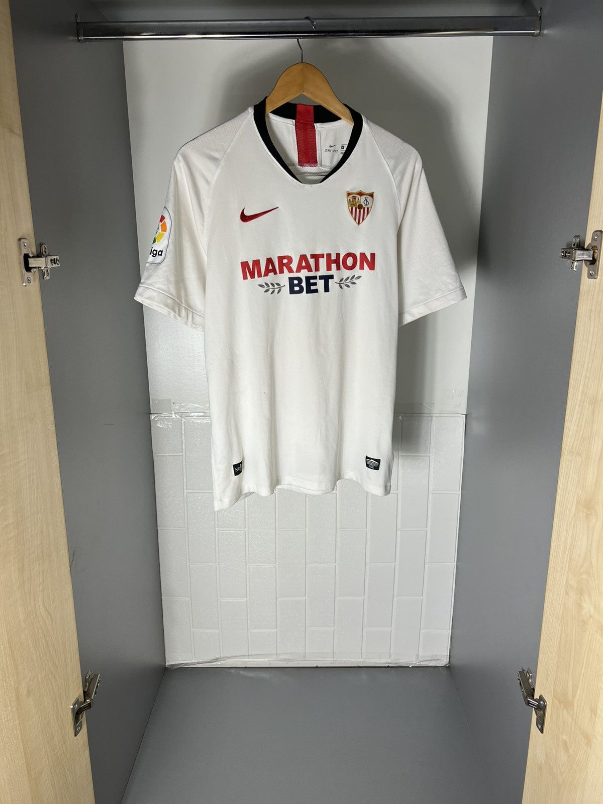 Nike VINTAGE NIKE FC SEVILLA SPAIN RETRO SOCCER JERSEY Y2K 90s Size US L / EU 52-54 / 3 - 5 Thumbnail
