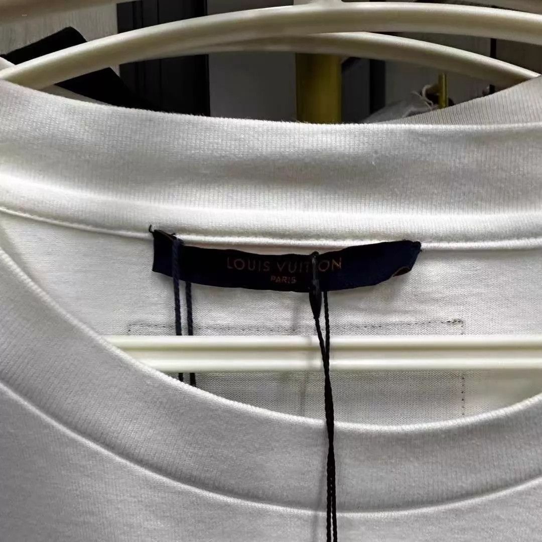 Louis Vuitton LV 99 new embossed logo short sleeve tee 5L Size US XXL / EU 58 / 5 - 2 Thumbnail