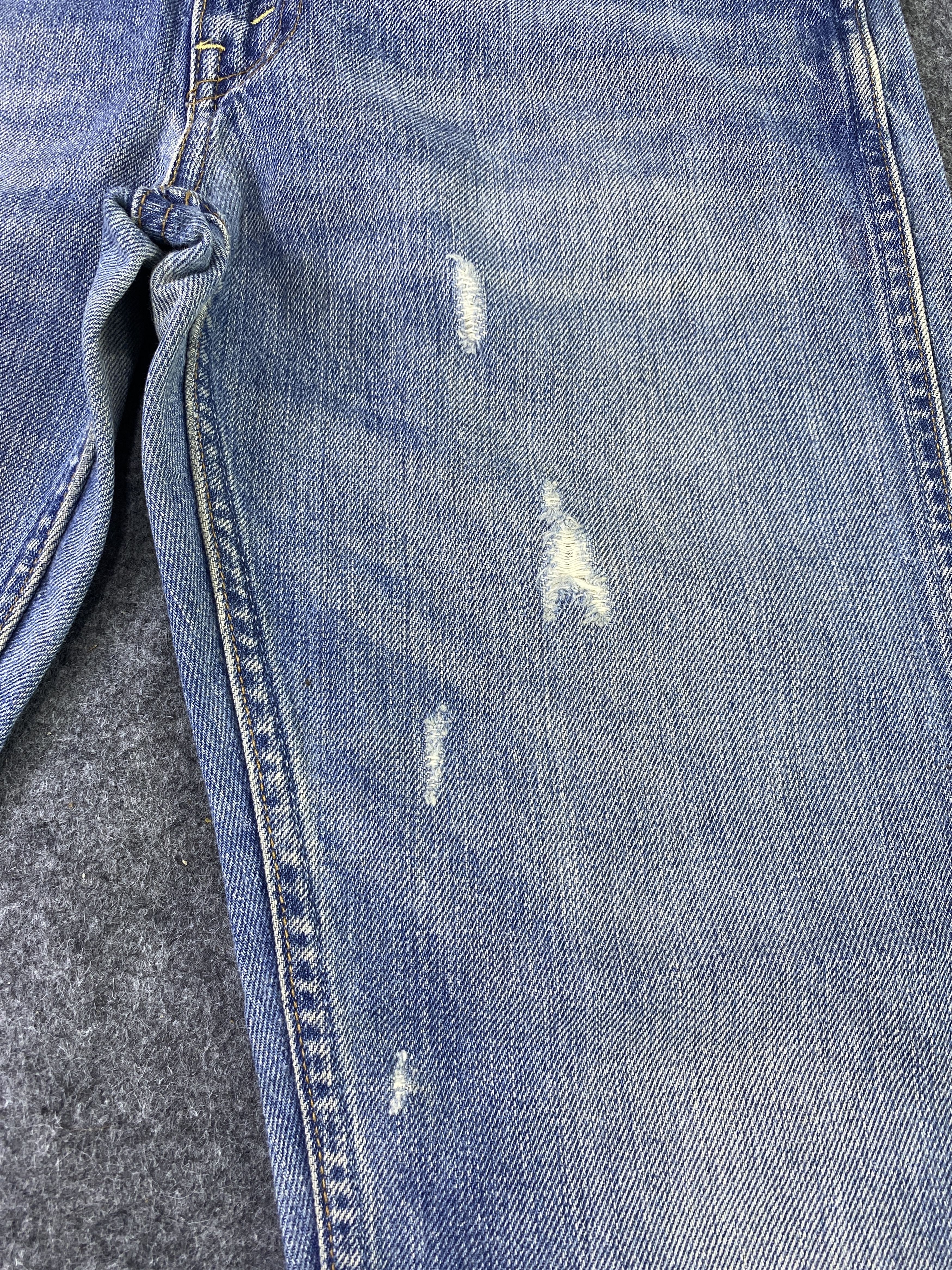 Levi's VINTAGE LEVI'S 605 DISTRESSES BLUE WASH JEANS-J887 Size US 31 - 12 Thumbnail