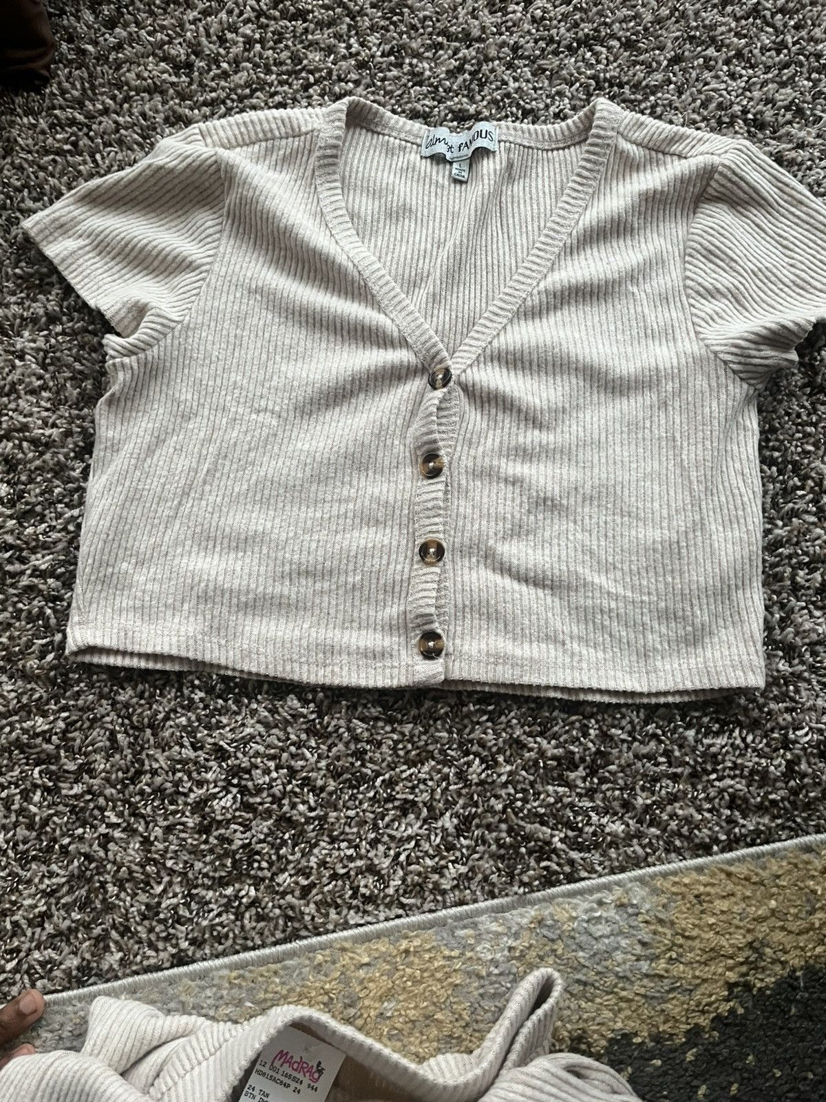 Almost Famous 24 Tan button down crop top Size L / US 10 / IT 46 - 1 Thumbnail