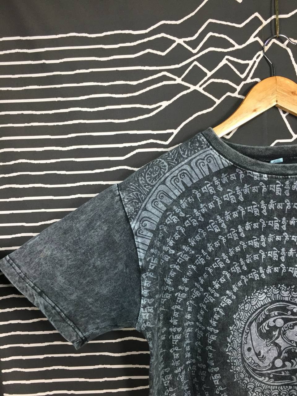 Vintage Ying & Yang Tibetan Scripted All Over Print Stonewash Tee Size US L / EU 52-54 / 3 - 4 Thumbnail