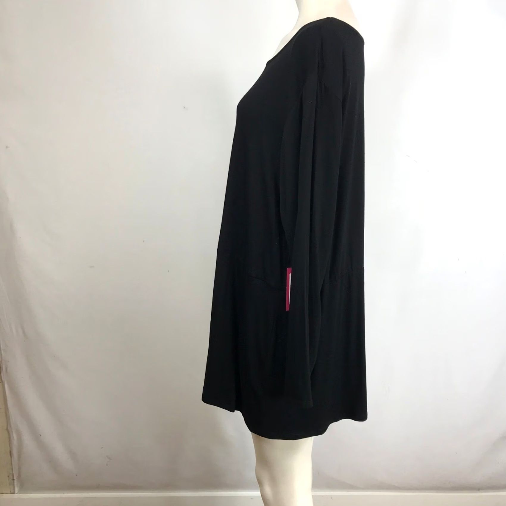 Vince Camuto Vince Camuto Black Long Sleeve Tunic Top Womens Plus Size 2X - Round Neck, Flared Sleeve, Pockets, Lightweight Knit, Pullover, Casual, 2X Women’s Size Size XXL / US 16-18 / IT 52-54 - 6 Thumbnail