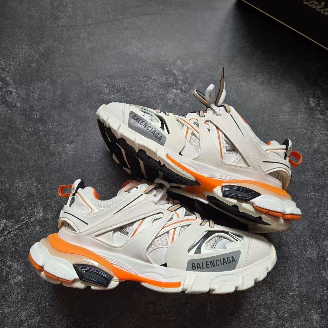 Balenciaga Balenciaga White Lowtop Sneakers 38 Women Size US 7.5 / IT 37.5 - 1 Thumbnail