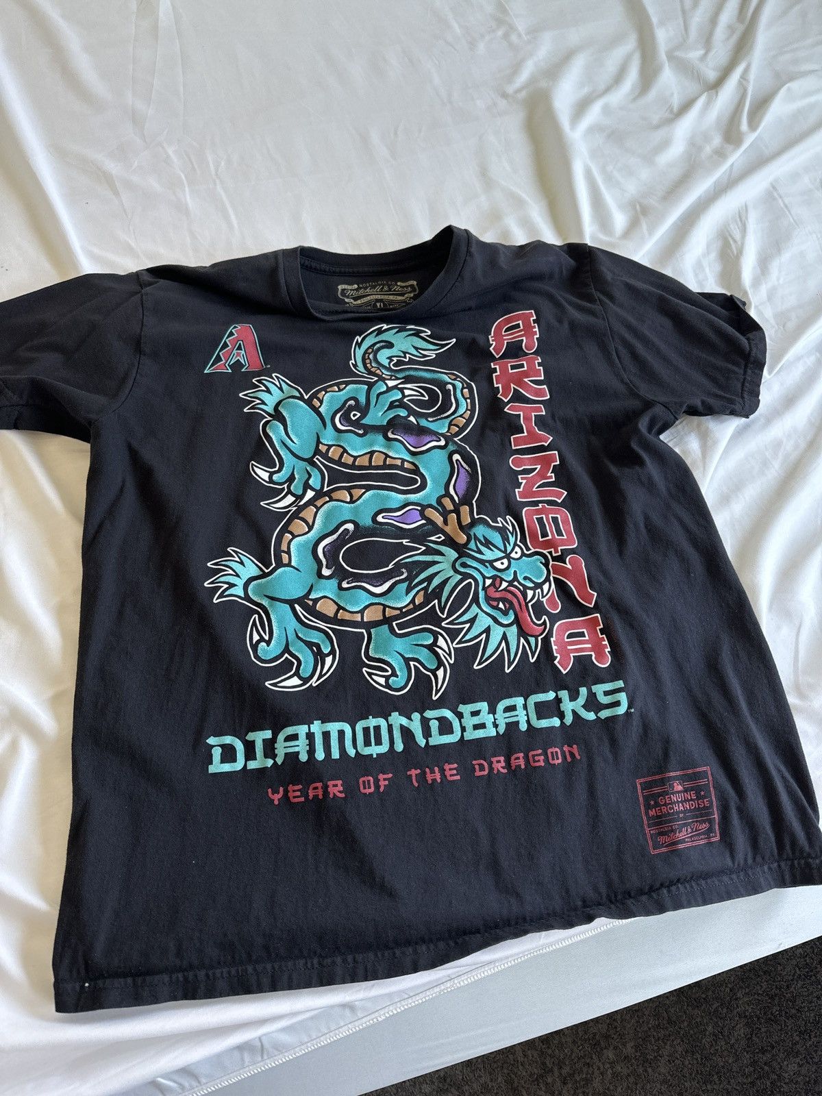 Mitchell & Ness Dbacks Year of the Dragon Graphic Tee Size US XL / EU 56 / 4 - 1 Preview