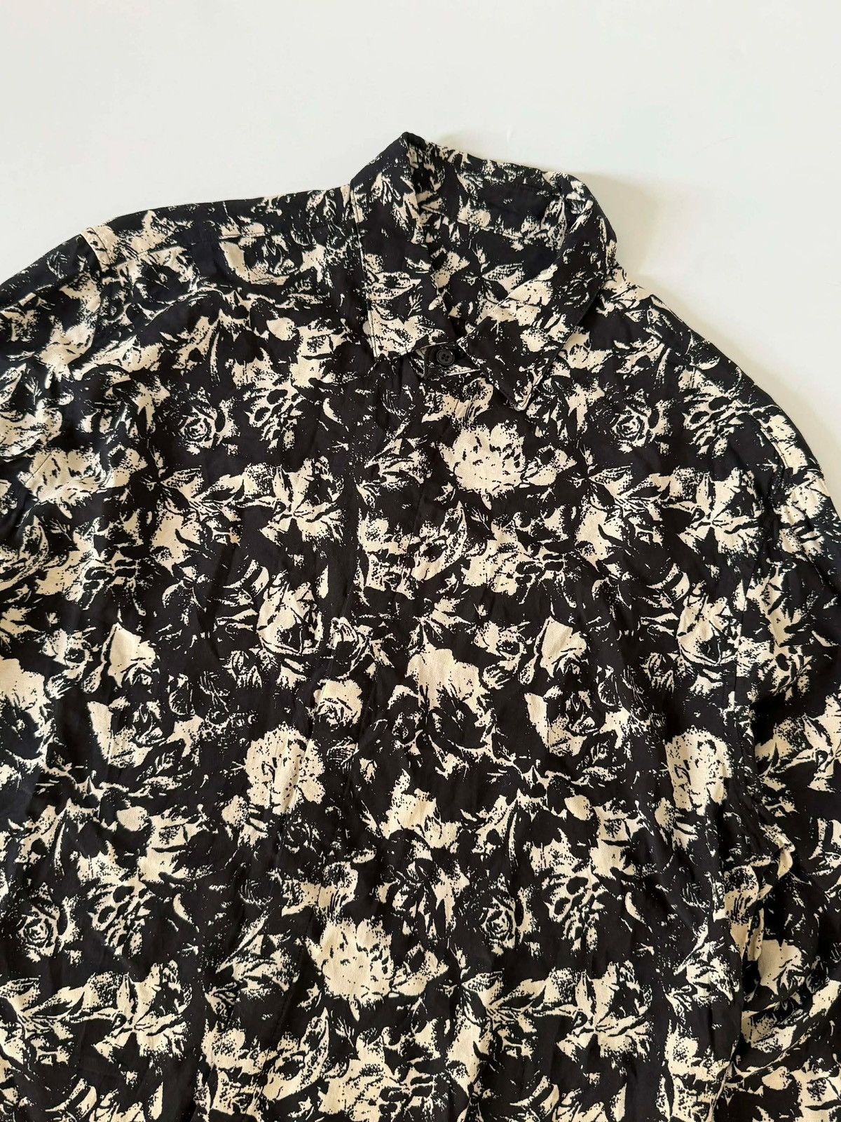 Saint Laurent Paris Saint Laurent Black & White French Rose Print Silk Shirt Size US M / EU 48-50 / 2 - 3 Thumbnail