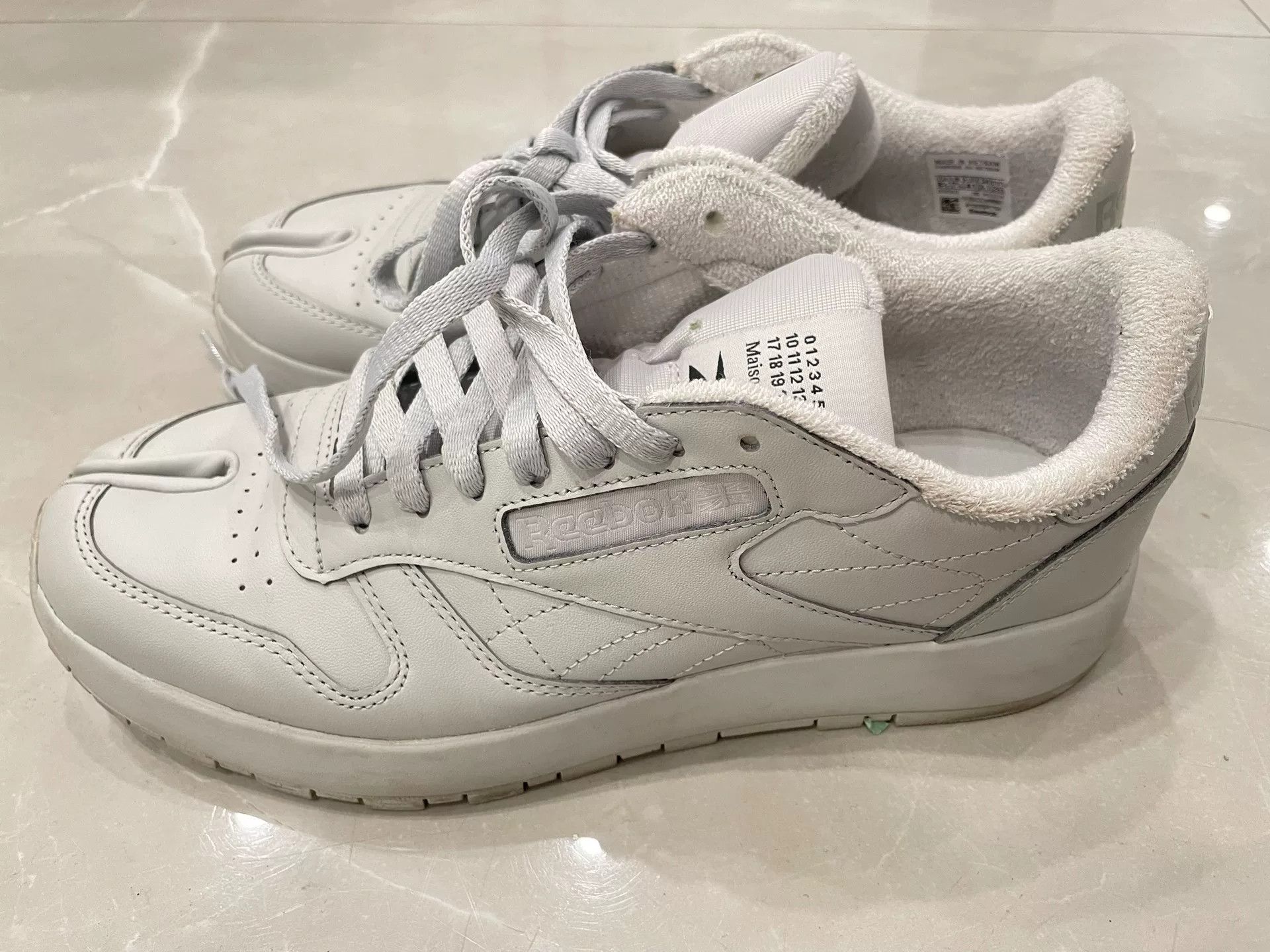 Maison Margiela Reebok Maison Margiela Tabi Sneakers Size 41 Size US 8 / EU 41 - 1 Thumbnail