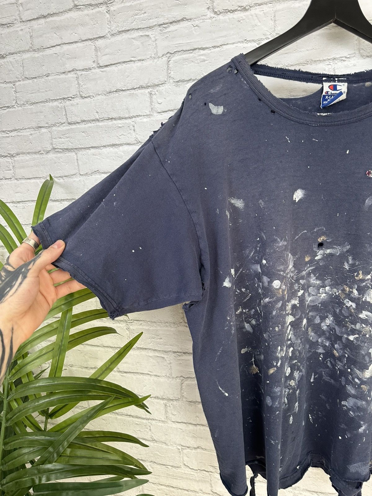 Champion (XL) PAINT THRASHED DESTROYED Vintage Champion T Shirt Size US XL / EU 56 / 4 - 5 Thumbnail