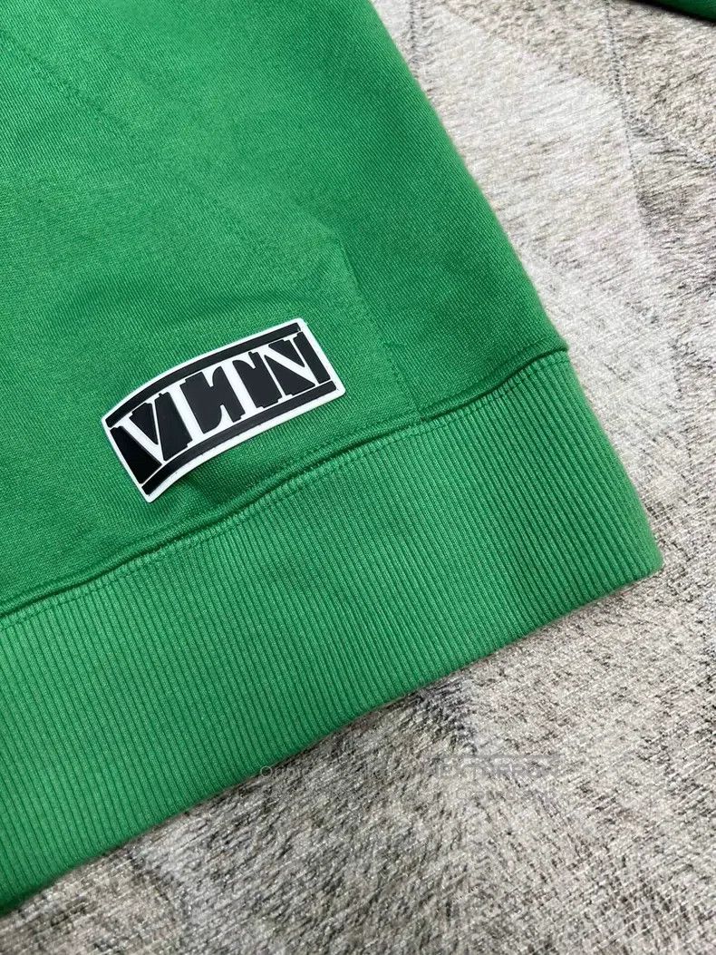 Valentino Valentino Autumn and winter new badge logo hooded sweatshi Size US M / EU 48-50 / 2 - 5 Thumbnail