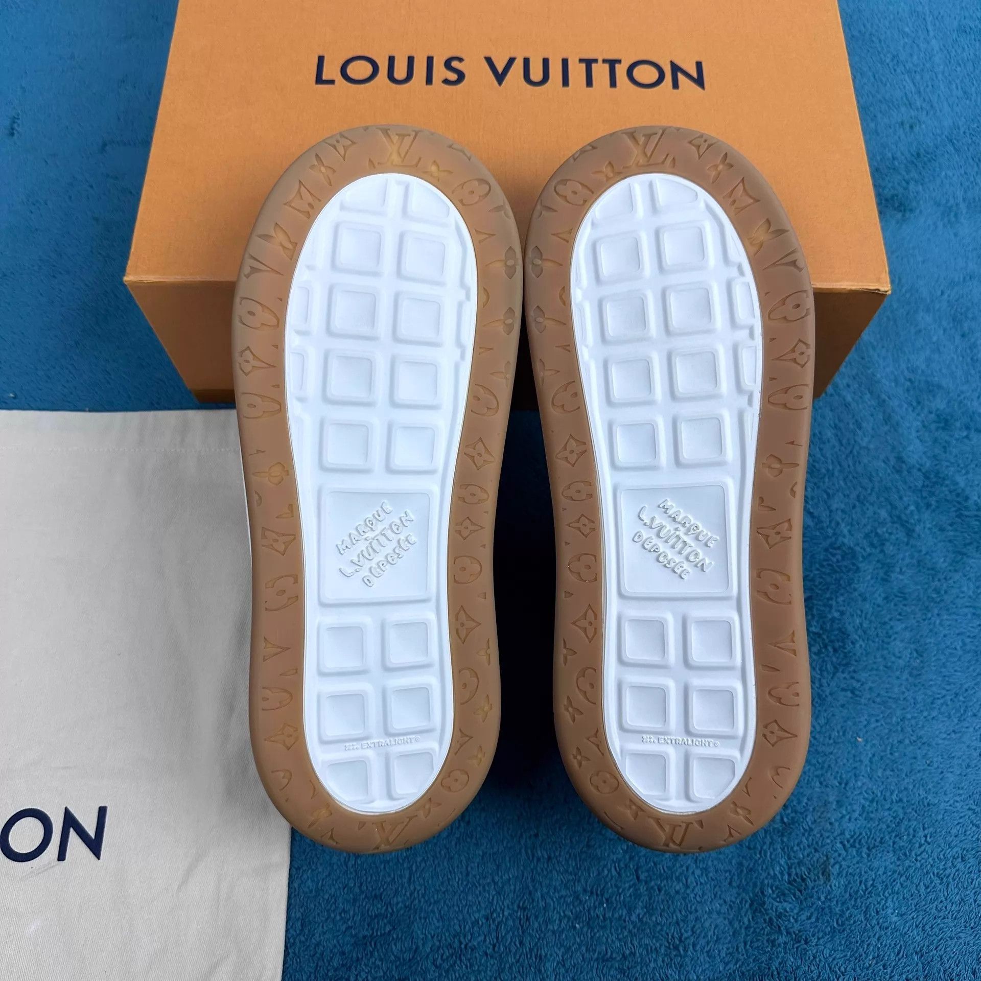Louis Vuitton LV Tilted Suede Low-Top Sneaker Navy Blue 8.5/42.5 Size US 9.5 / EU 42-43 - 5 Thumbnail