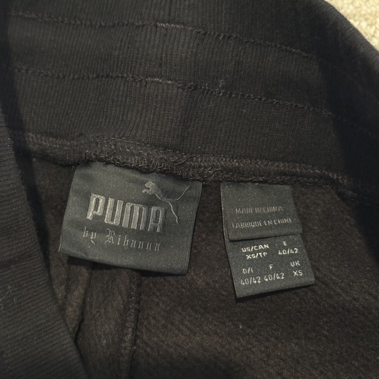 Fenty × Puma Rihanna FENTY x Puma Black Varsity F Logo Sweatpants Size XS Size 26" / US 2 / IT 38 - 5 Thumbnail