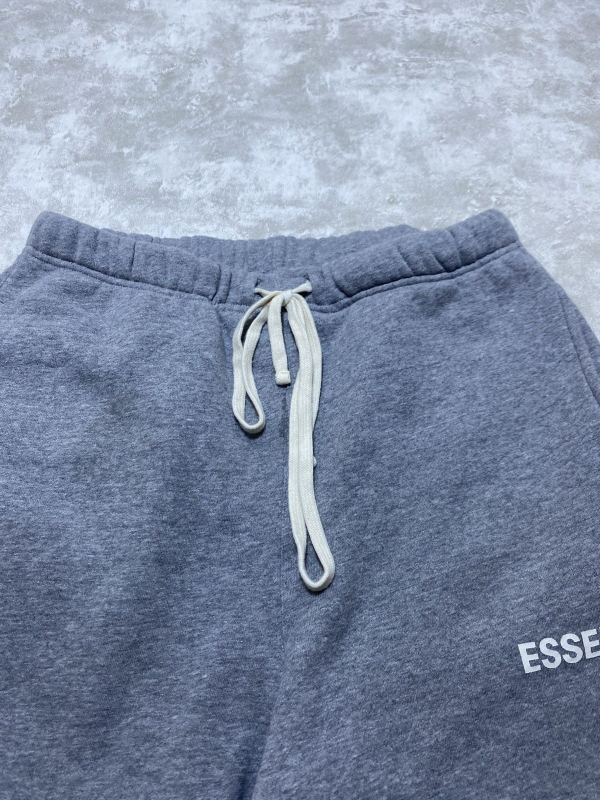 Fear of God Hype Y2K Fear of God Essentials Sweat Shorts Grey Heather Size US 32 / EU 48 - 3 Thumbnail
