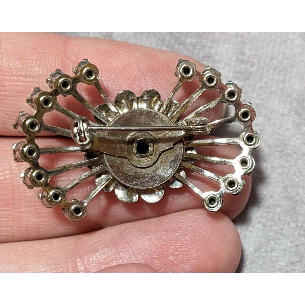 Other Vintage 50s Atomic Sunburst Silver Tone Rhinestone Brooch Size ONE SIZE - 6 Thumbnail