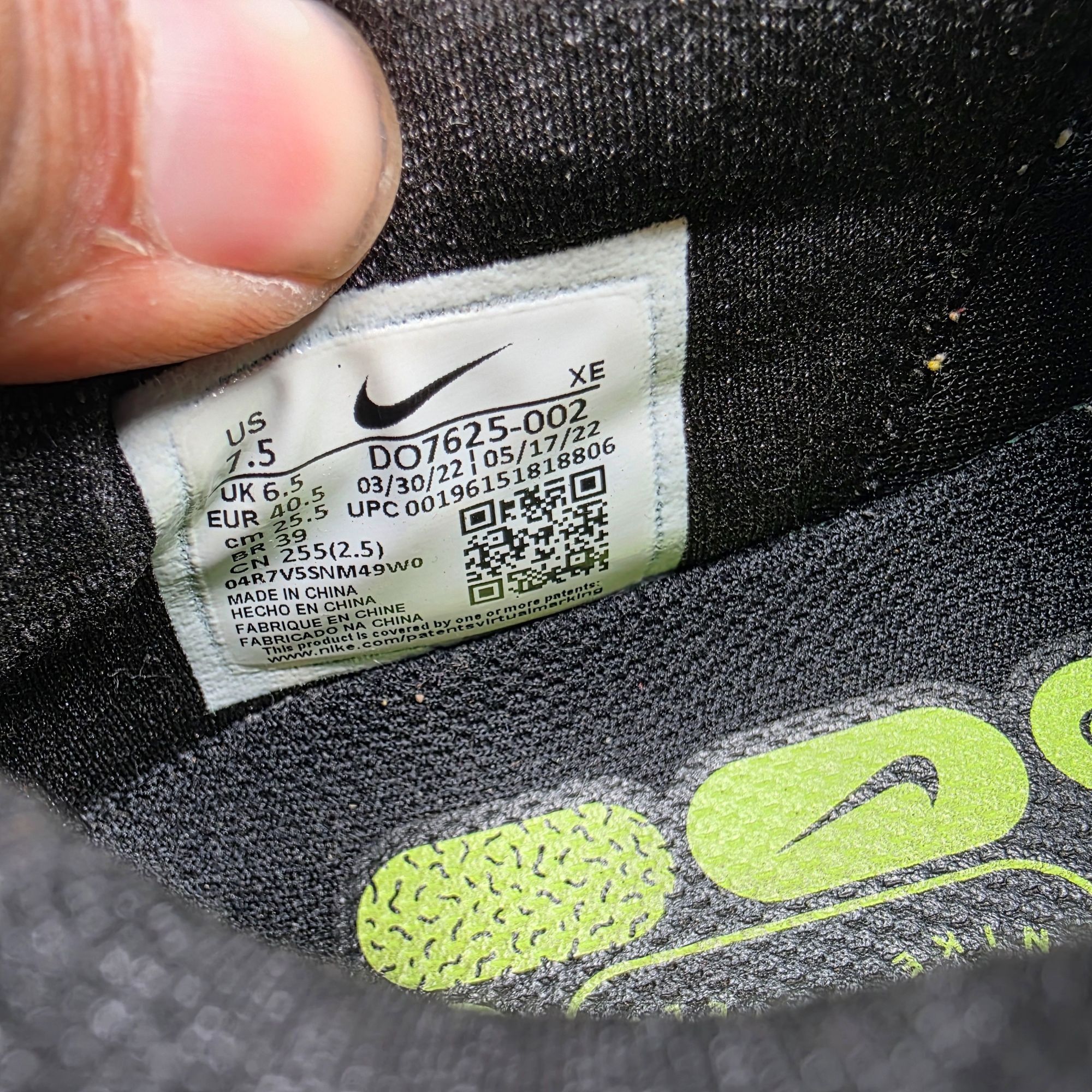 Nike Nike Air Zoom Pegasus 39 Shield Mens Size 7.5 Black Dark Smo Size US 7.5 / EU 40-41 - 6 Thumbnail
