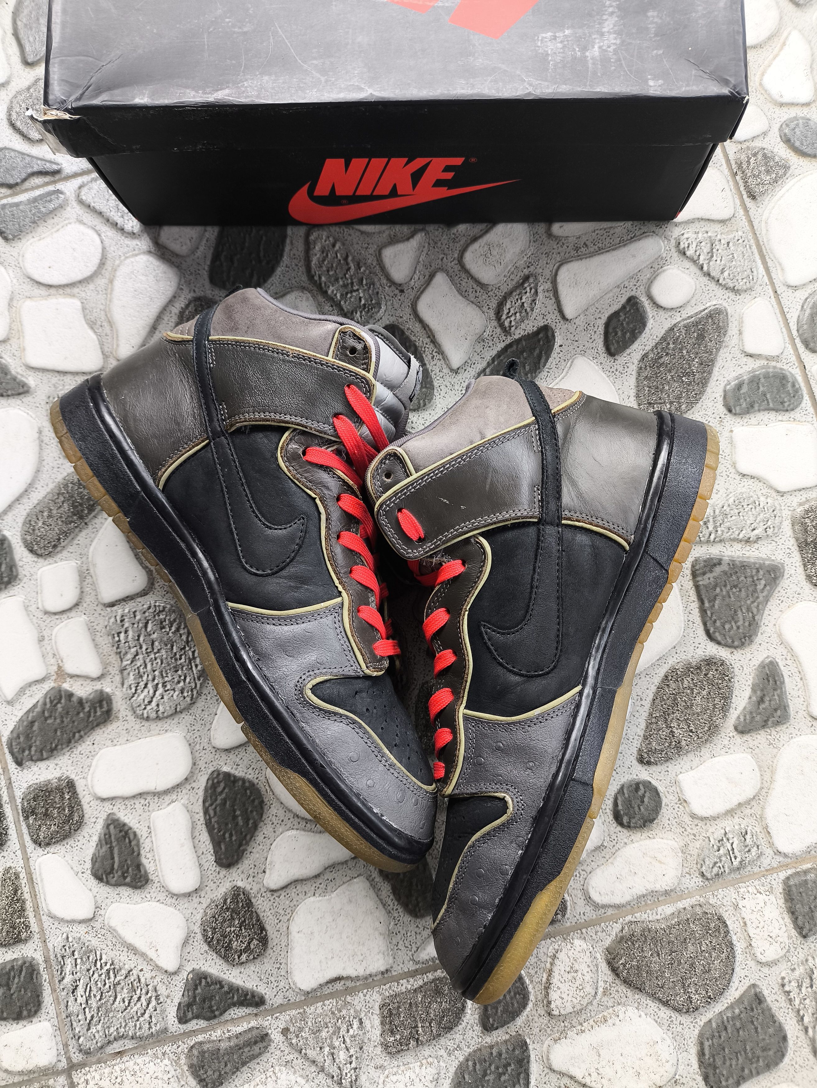 Nike SB Dunk High Doom ❌ Sold ❌ Size US 9.5 / EU 42-43 - 2 Thumbnail