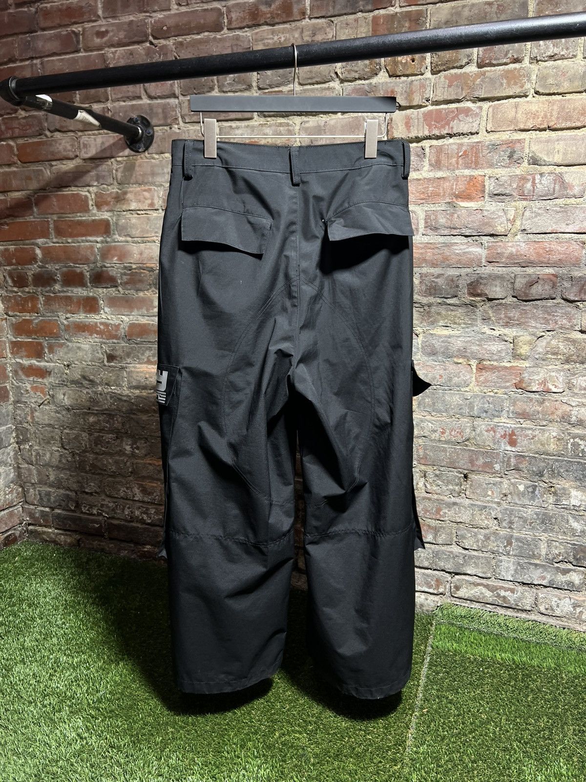Vale Vale State Black Cargos Sz. 32 Size US 32 / EU 48 - 2 Thumbnail