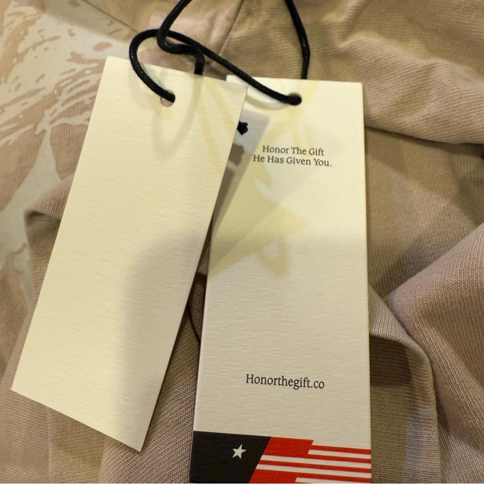 Honor the Gift Honor the Gift No Vacany Motel Graphic Tee Taupe Sz S Size US S / EU 44-46 / 1 - 8 Thumbnail
