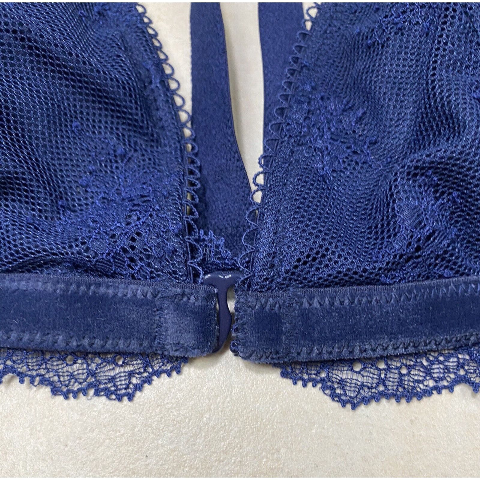 Victoria's Secret NWT Victoria's Secret XS Blue Lace Sexy Bra Bralette Clasp Size ONE SIZE - 4 Thumbnail