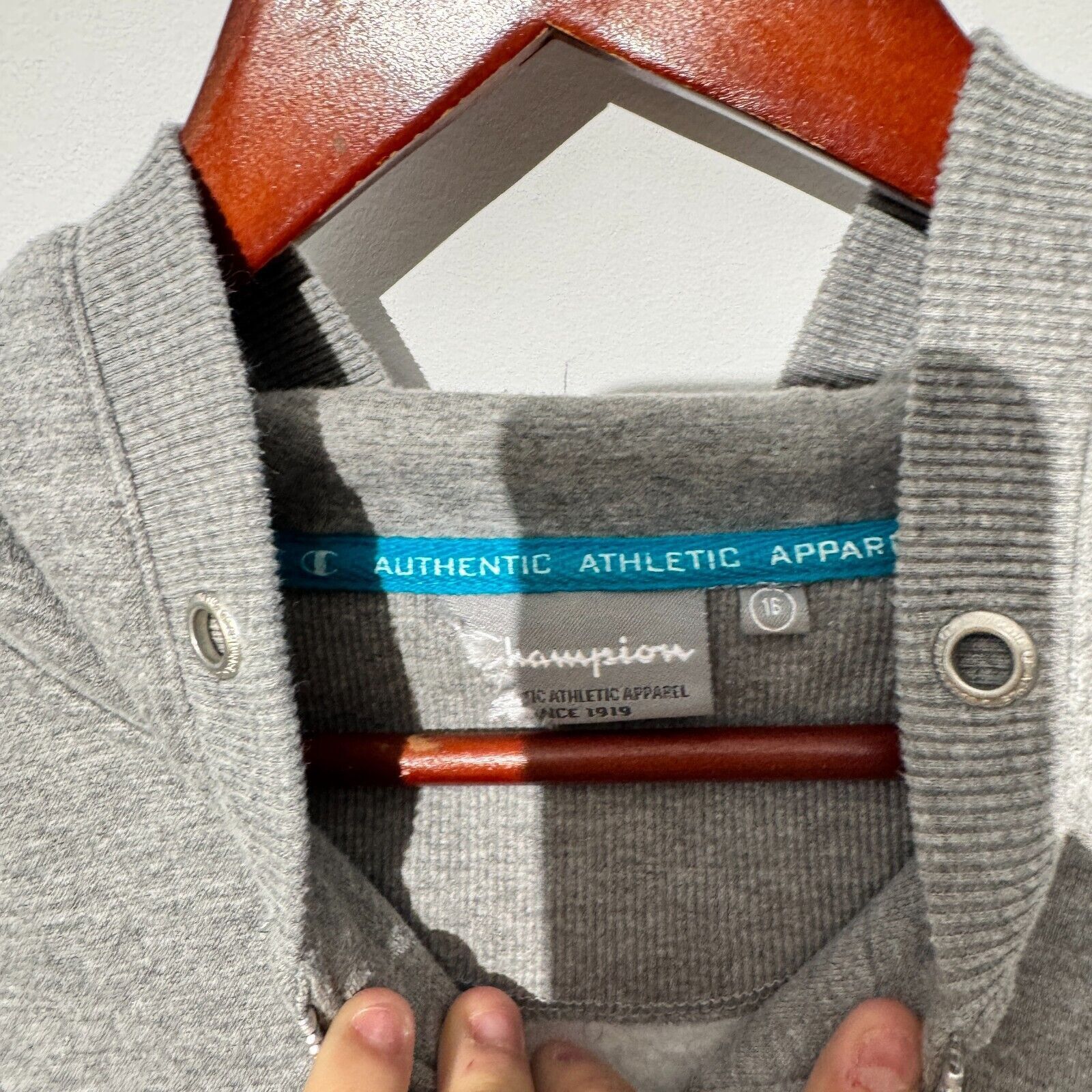 Champion Vintage Champion Unisex Gray Cotton Hoodie Size S Reverse Size US S / EU 44-46 / 1 - 11 Thumbnail