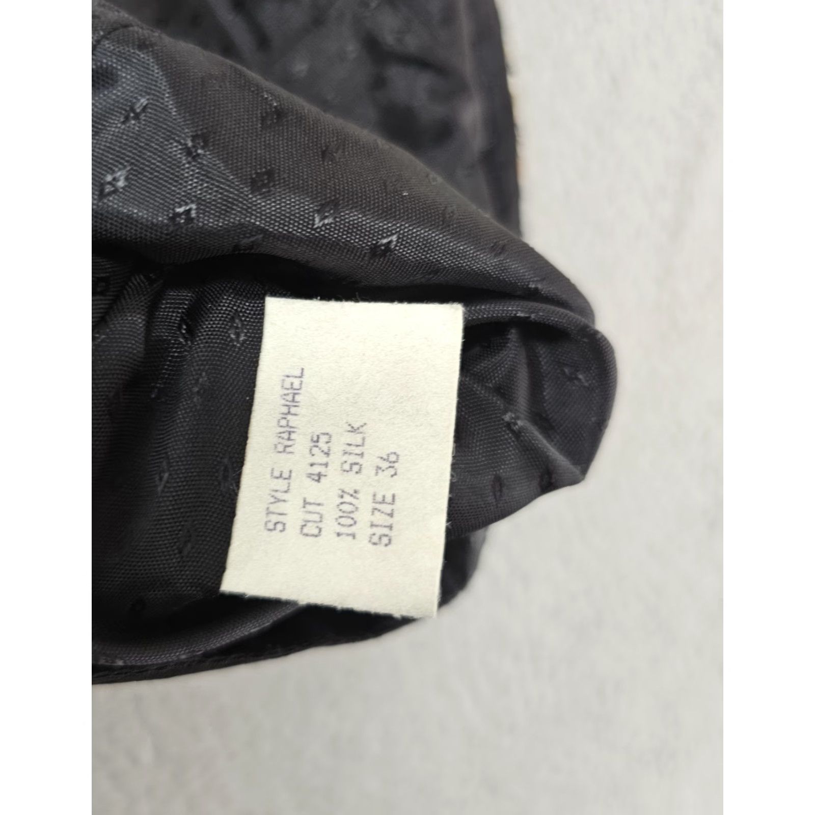 Vintage VINTAGE Earl Ratenburg Vest Womens 36 Beige Black Hand Woven Silk Made USA Size XS / US 0-2 / IT 36-38 - 5 Thumbnail