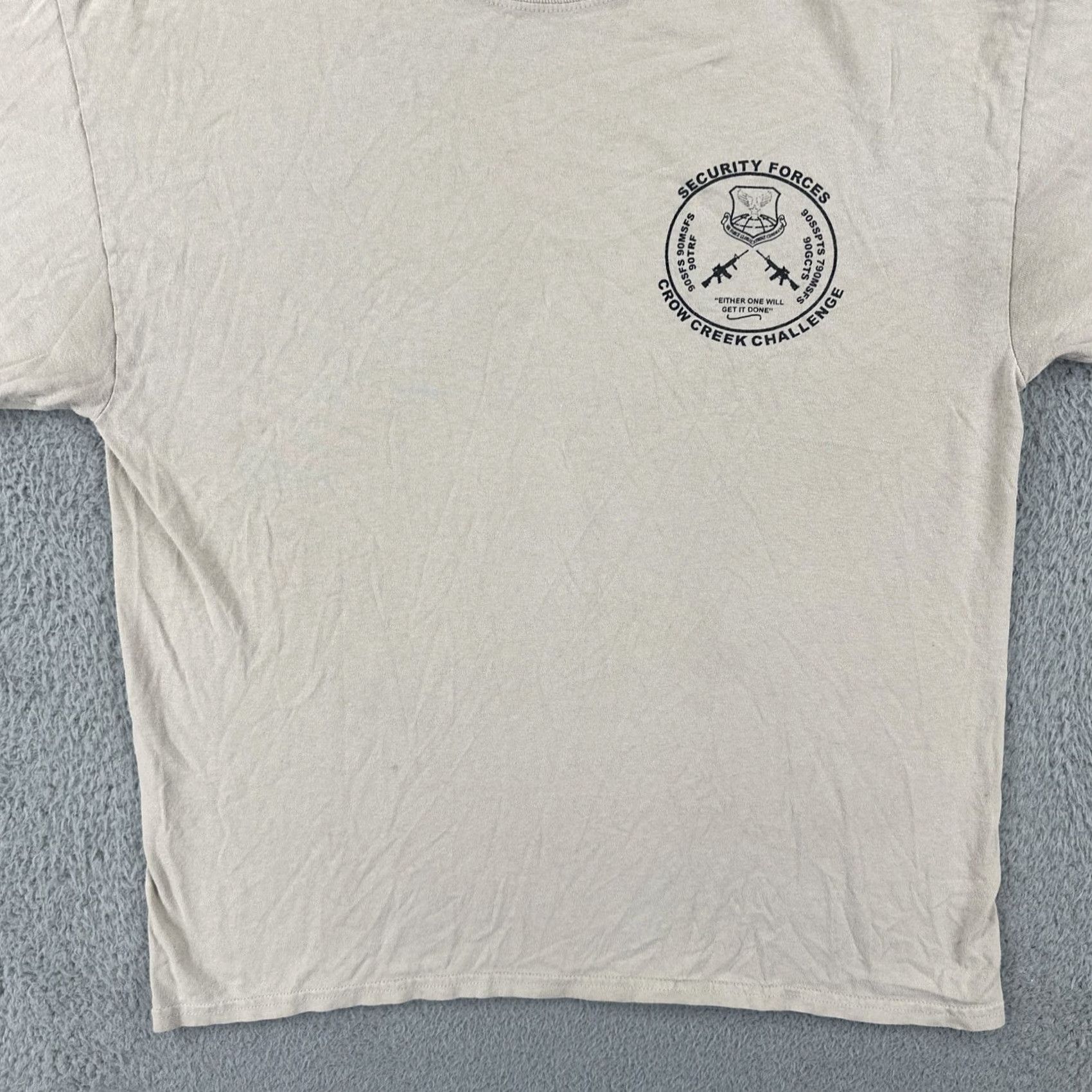 Gildan VINTAGE GILDAN T-Shirt Beige Short Sleeve Crew Neck Mens L Classic USA Military Crow Creek Challenge Cadre Size US L / EU 52-54 / 3 - 4 Thumbnail