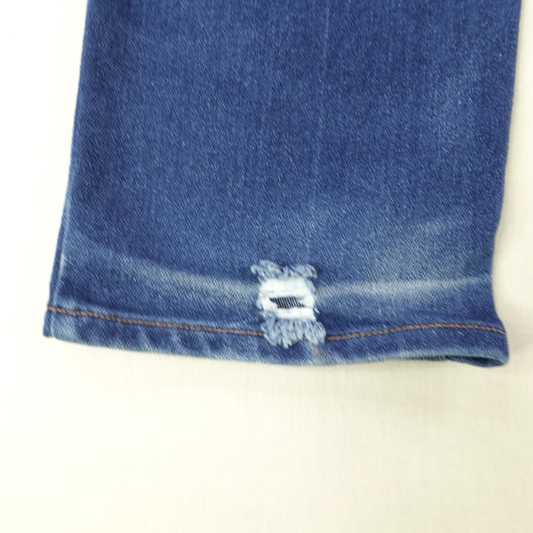 Levi's VINTAGE Levi's Jeans Mens 34x29 Blue Denim 547 Brown Tab Straight Leg Y2K faded hole Pocket Easy Care Size US 29 - 7 Thumbnail