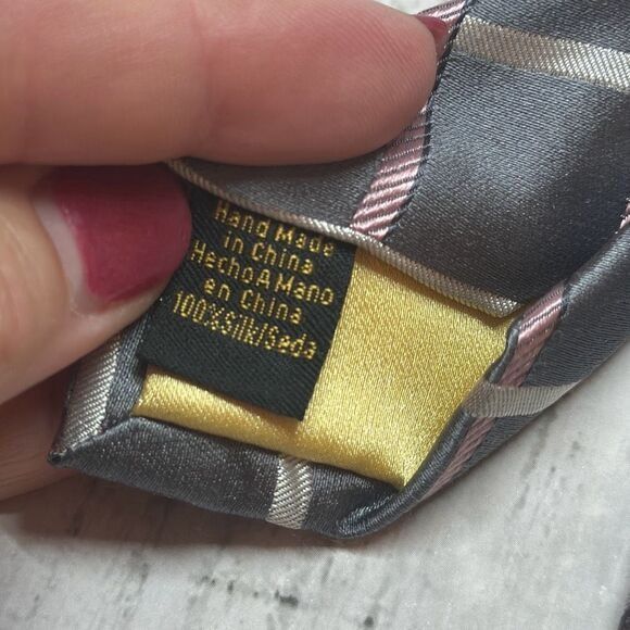 Donald Trump Donald J. Trump Pink Gray 100% Silk tie Signature Collection Size ONE SIZE - 5 Thumbnail