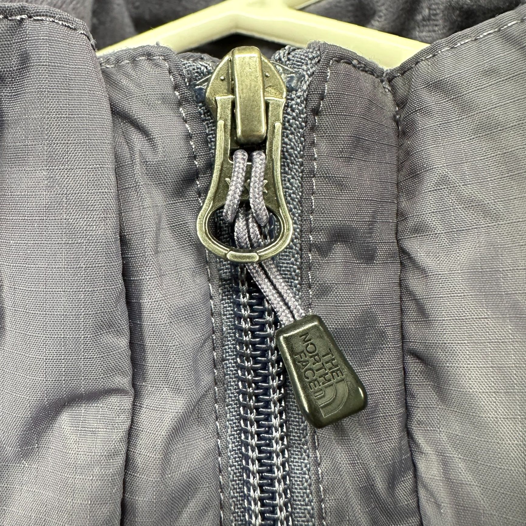 The North Face VINTAGE? No. The North Face Purple Rain Coat Hooded Jacket Womens XS Regular Solid Nylon Hyvent Ski Snow Rain Coat Size XS / US 0-2 / IT 36-38 - 4 Thumbnail