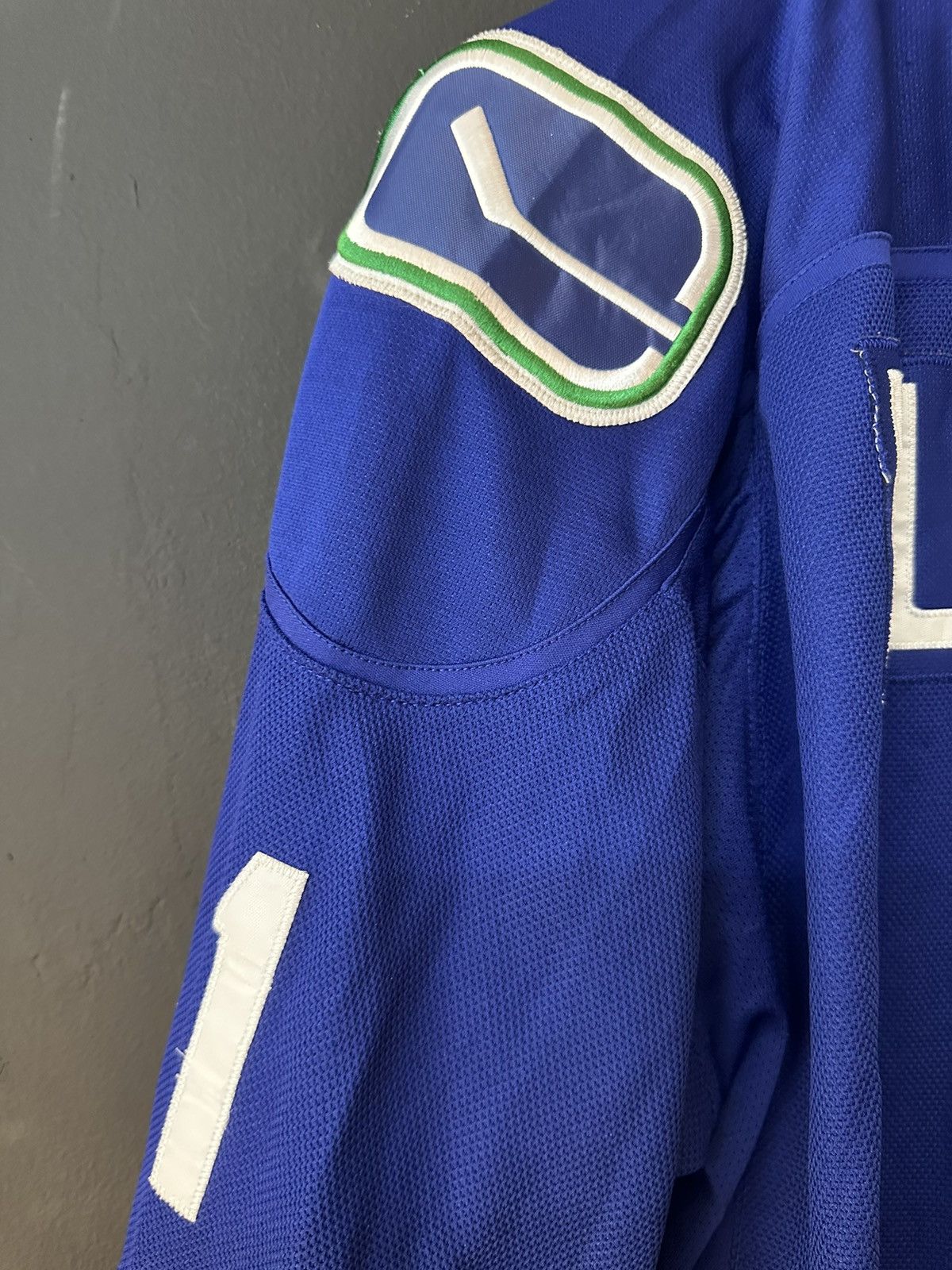 NFL NHL VANCOUVER Size US L / EU 52-54 / 3 - 5 Thumbnail