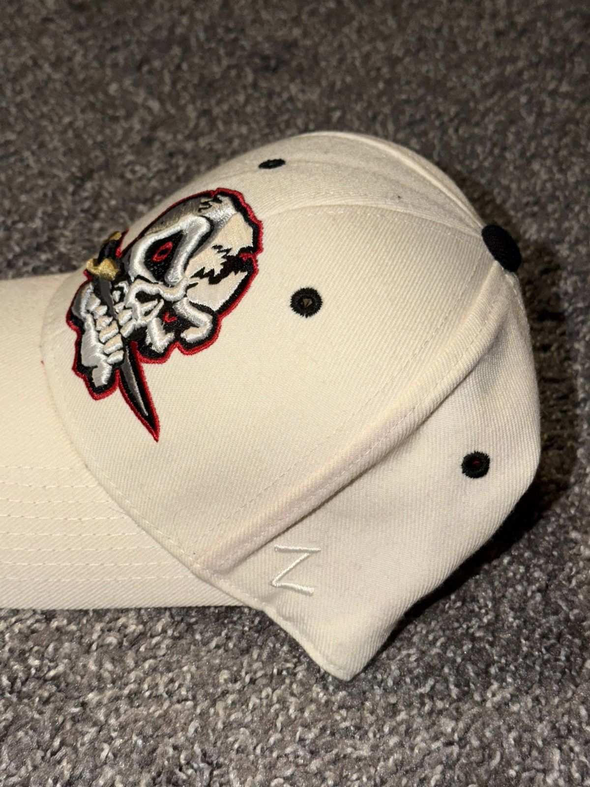 Zephyr Zephyr Never Dead Skull Pirate Hat Size Youth 6,3/4 Used PO Size ONE SIZE - 8 Thumbnail