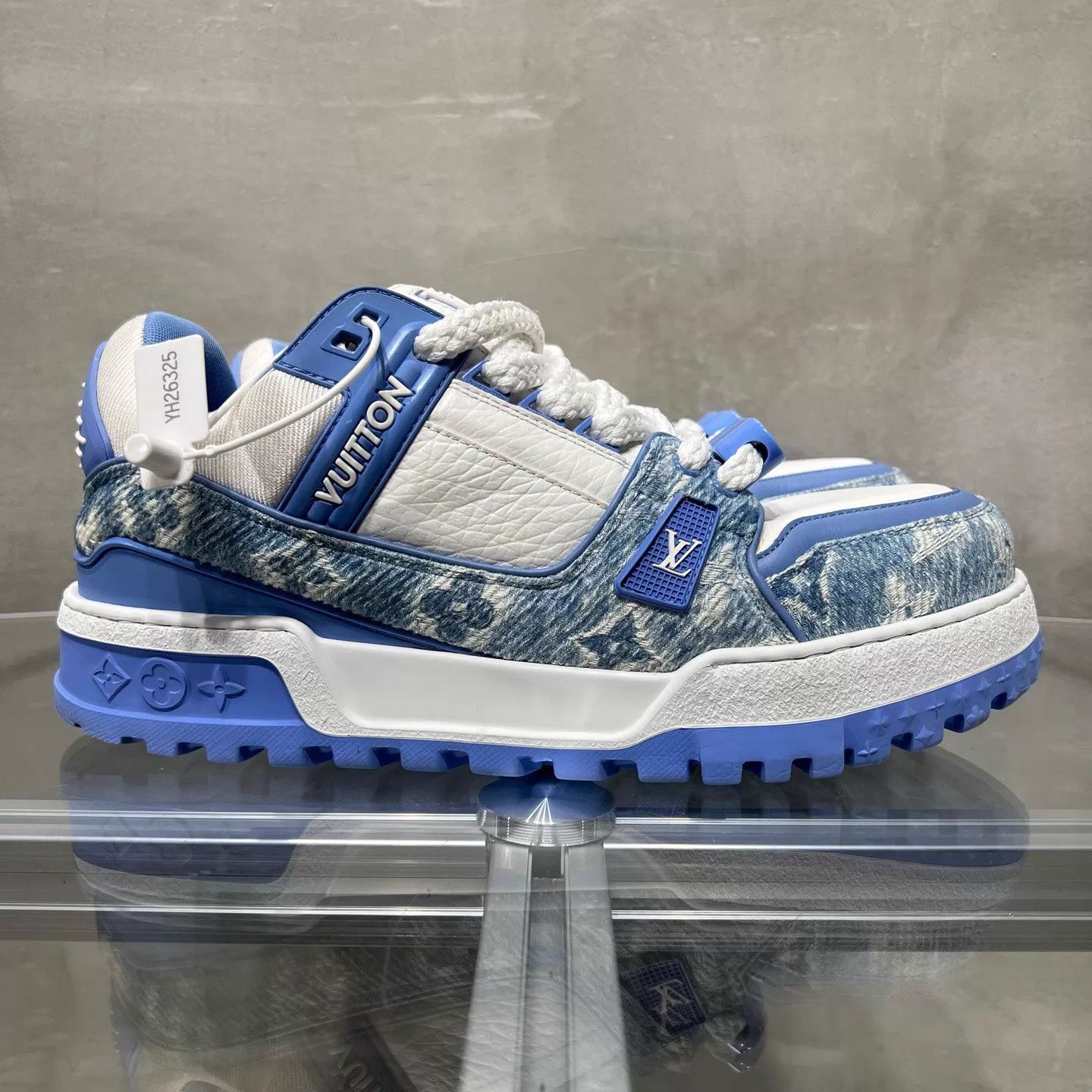 Louis Vuitton LV Trainer White Blue Denim Pudgy UK8 42 Size US 9 / EU 42 - 4 Thumbnail