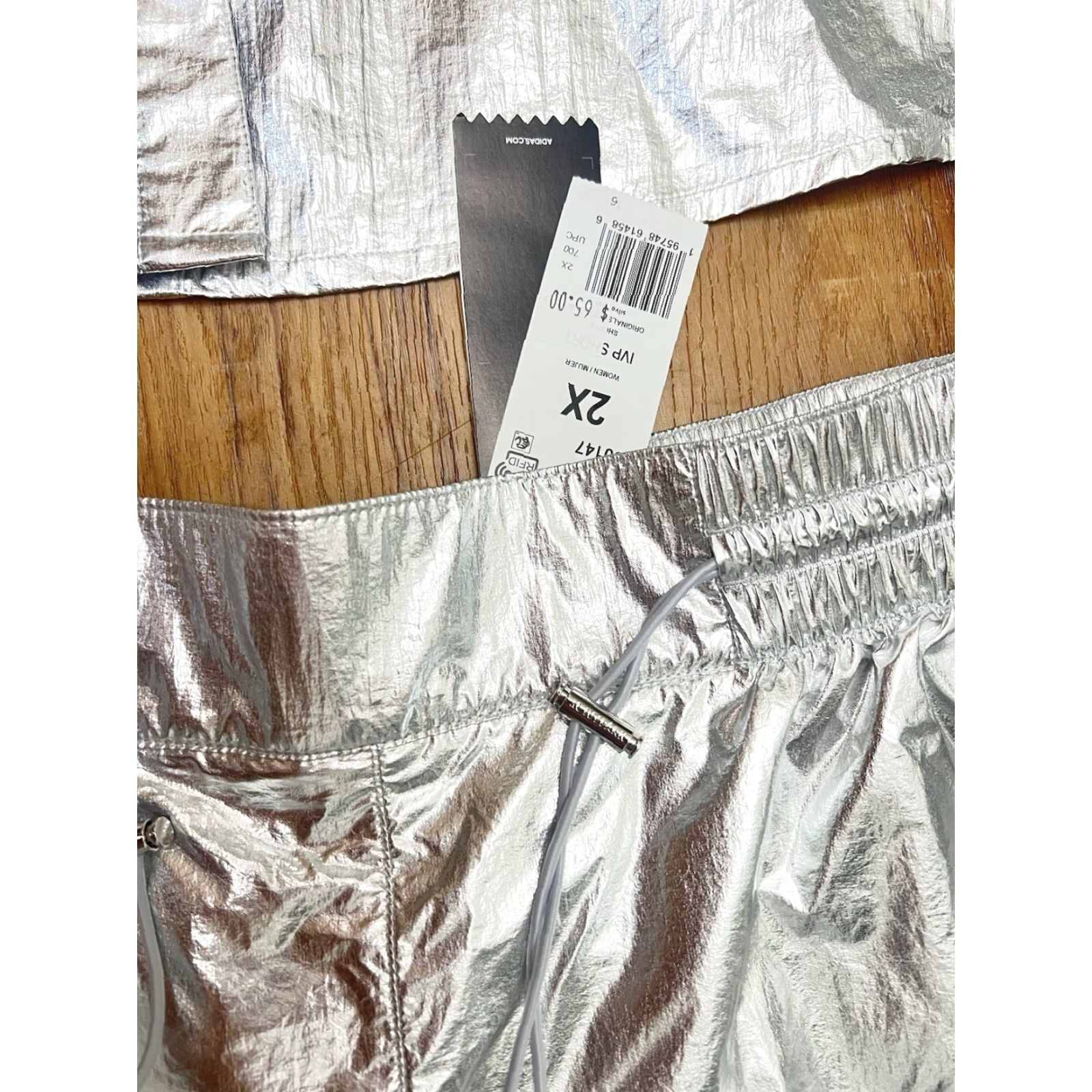 Adidas NWT Adidas Ivy Park Silver Metallic Sincher Shorts Shirt Set XXL Shirt Adult 2XL Silver Athletic Gym Running Womens Size XXL / US 16-18 / IT 52-54 - 5 Thumbnail