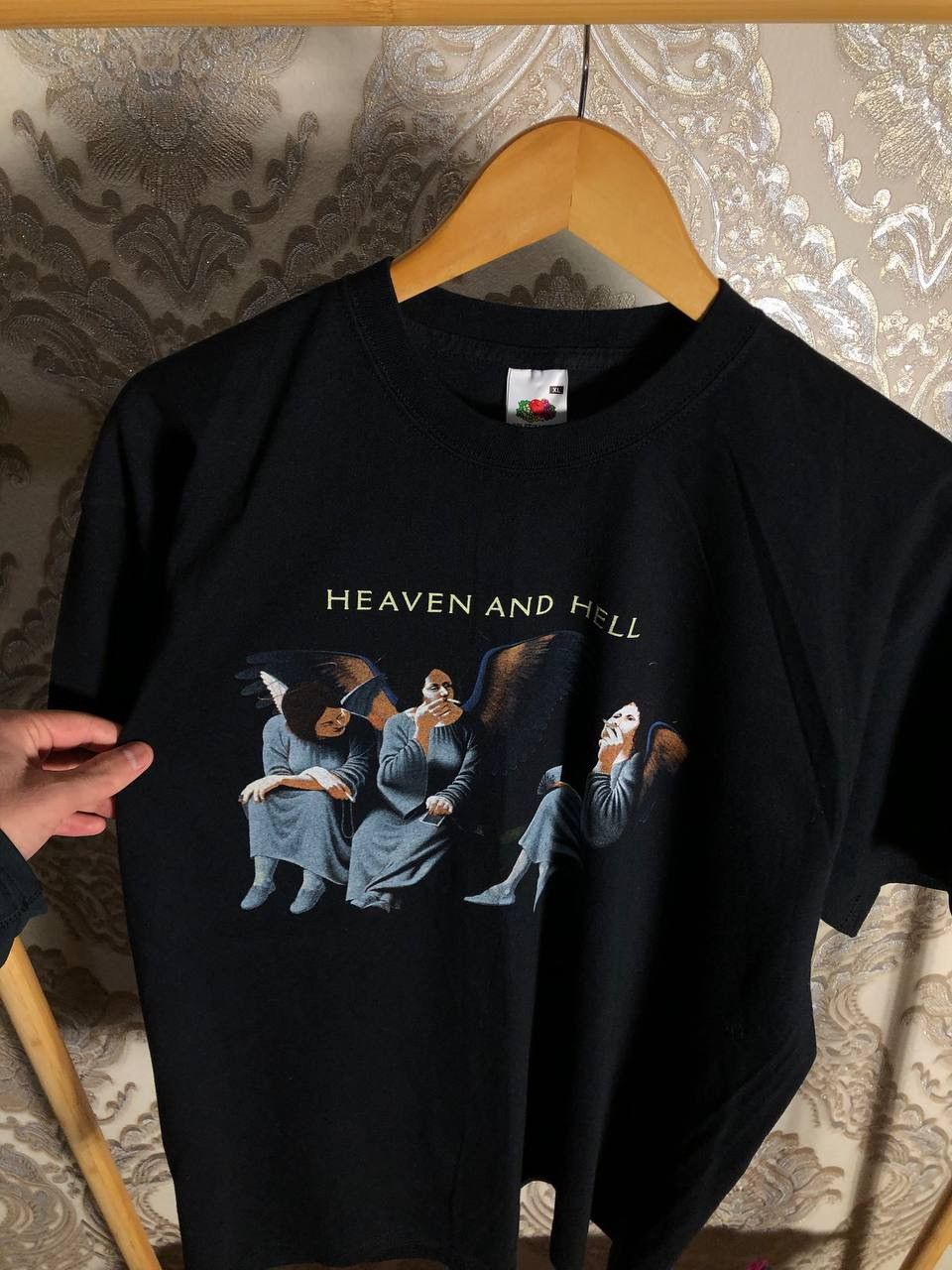 Band Tees VINTAGE HEAVEN AND HELL WORLD TOUR ROCK T-SHIRT METAL 90s Size US XL / EU 56 / 4 - 2 Thumbnail