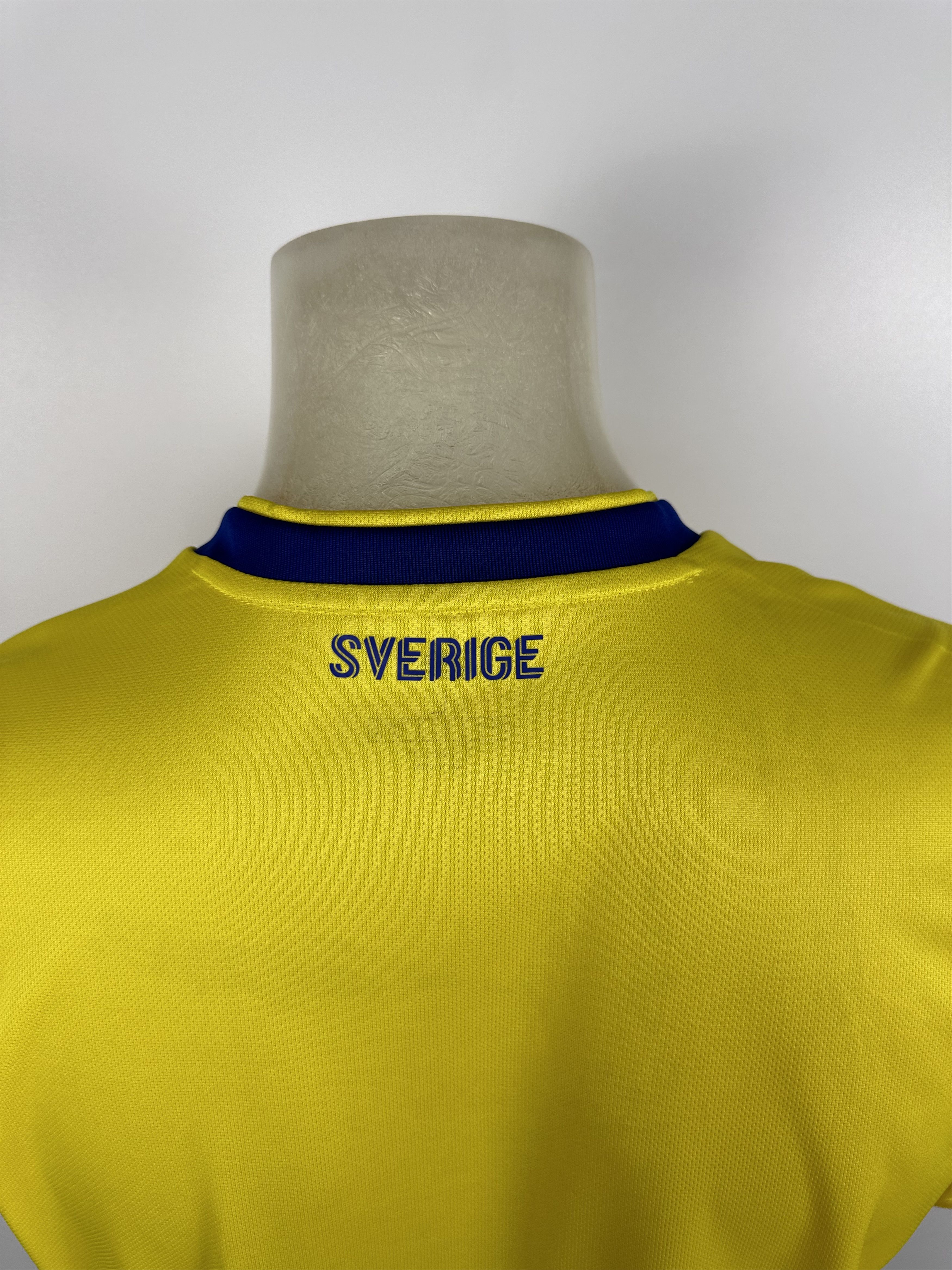 Adidas SWEDEN 2018 2019 FOOTBALL SHIRT SOCCER JERSEY NIKE Size L Size US L / EU 52-54 / 3 - 9 Thumbnail