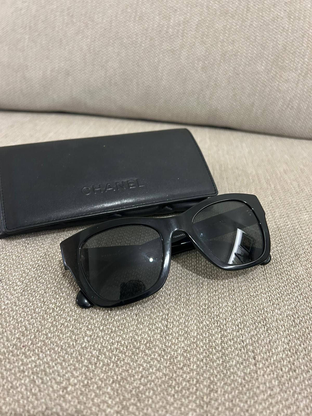 Chanel Chanel Black Frame "CC" Heart Logo Sunglasses Size ONE SIZE - 7 Thumbnail