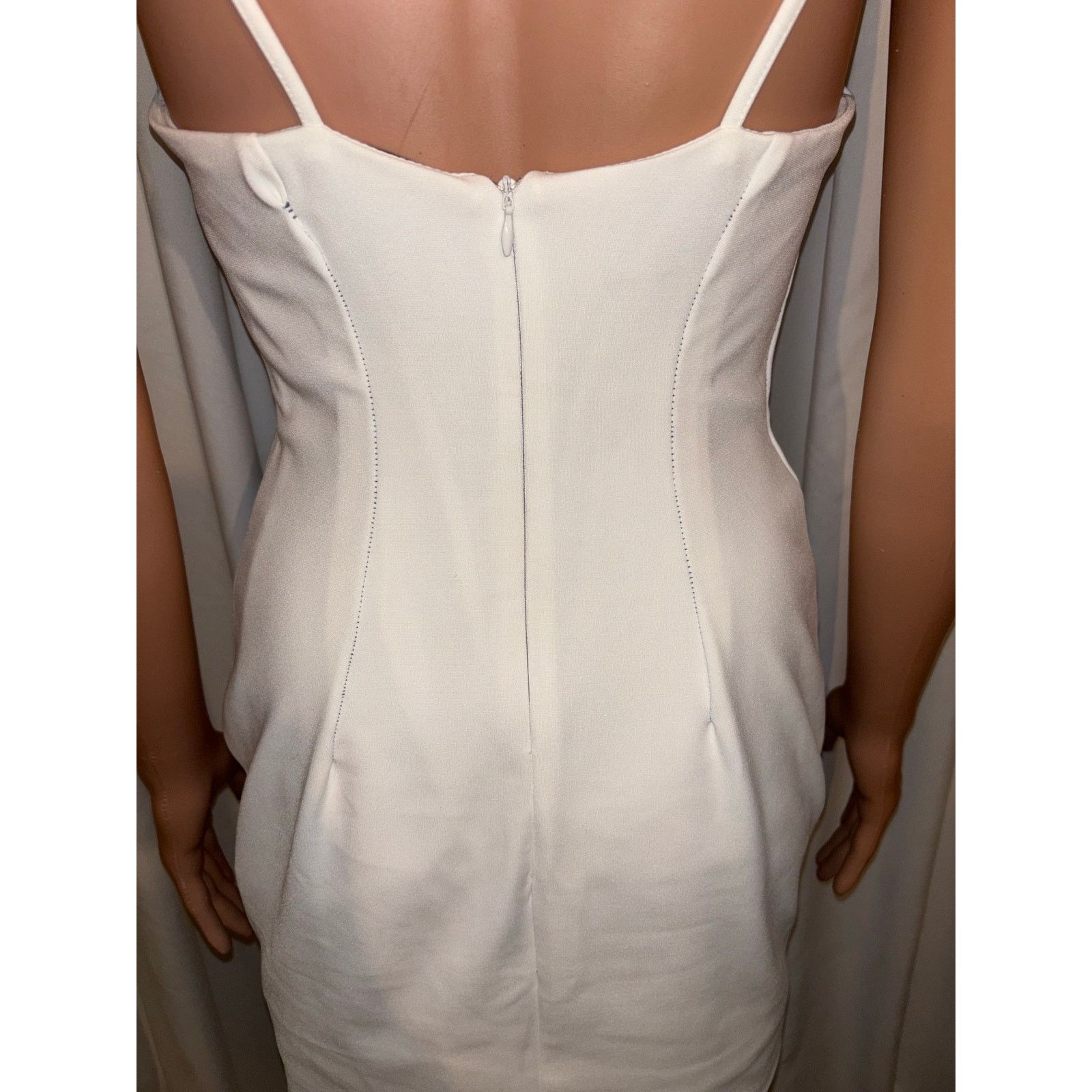 Forever 21 Forever 21 - Size Medium Lace V-Neck Mini Dress Size M / US 6-8 / IT 42-44 - 5 Thumbnail