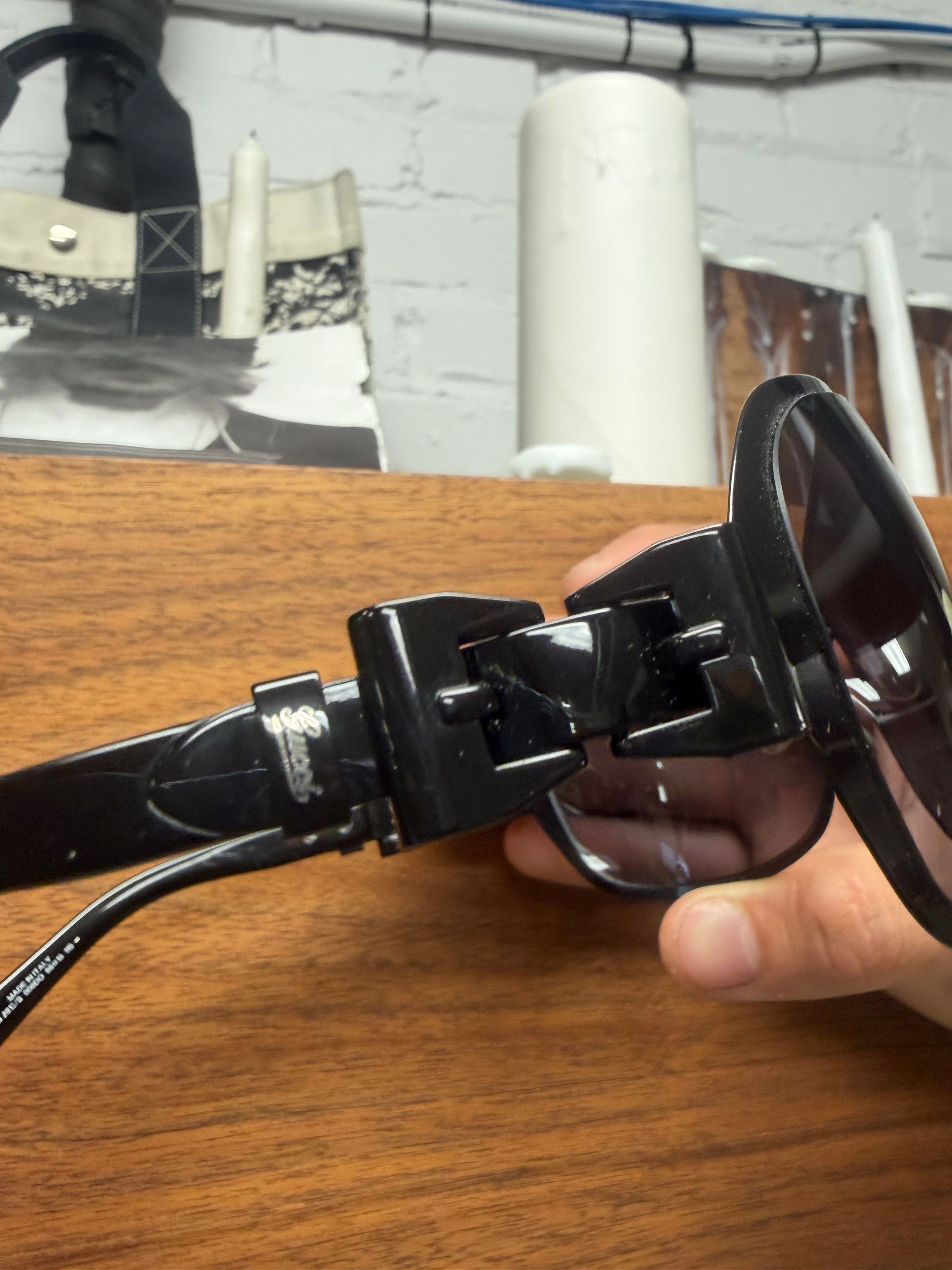 Gucci 2000s Gucci Black ‘Horsebit Belt’ Oval Shape Sunglasses Size ONE SIZE - 2 Thumbnail