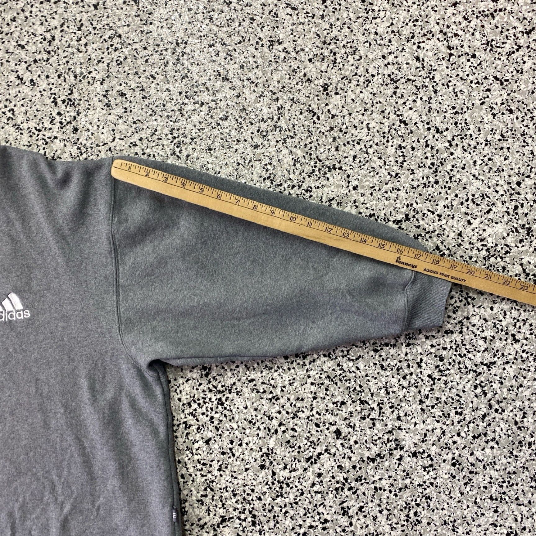 Adidas VINTAGE Adidas Crewneck Sweatshirt Grey Small Logo Mens XL BOXY Fit 90s Logo Mens XL Pullover Crew Neck Sweatshirt Size US XL / EU 56 / 4 - 3 Thumbnail