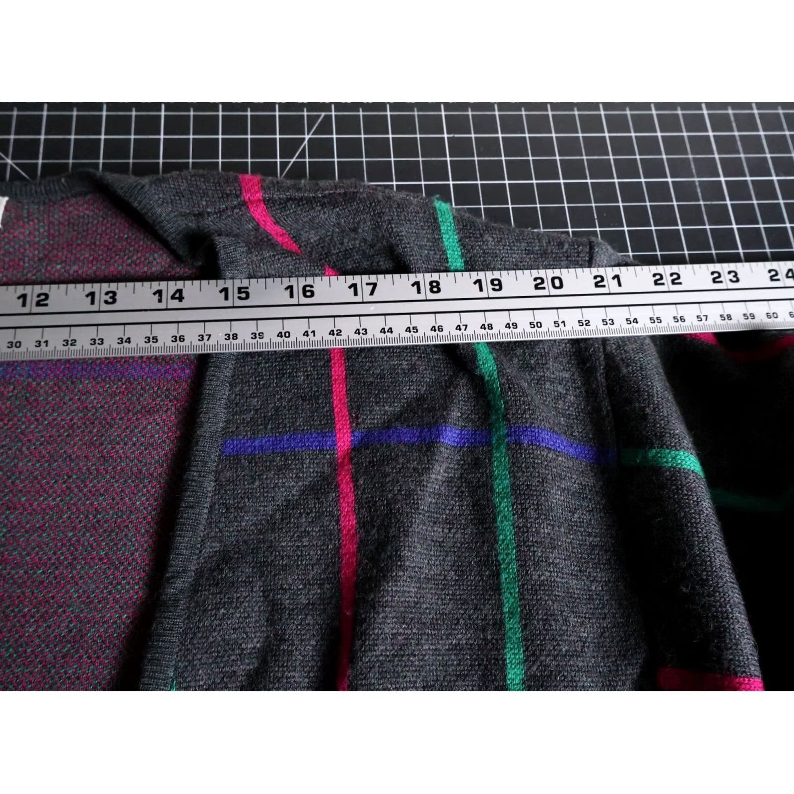 Liz Claiborne VINTAGE Liz Claiborne Cardigan Sweater Wool Gray Check Long Sleeve V-Neck Large Women’s Boys? Size L / US 10 / IT 46 - 7 Thumbnail