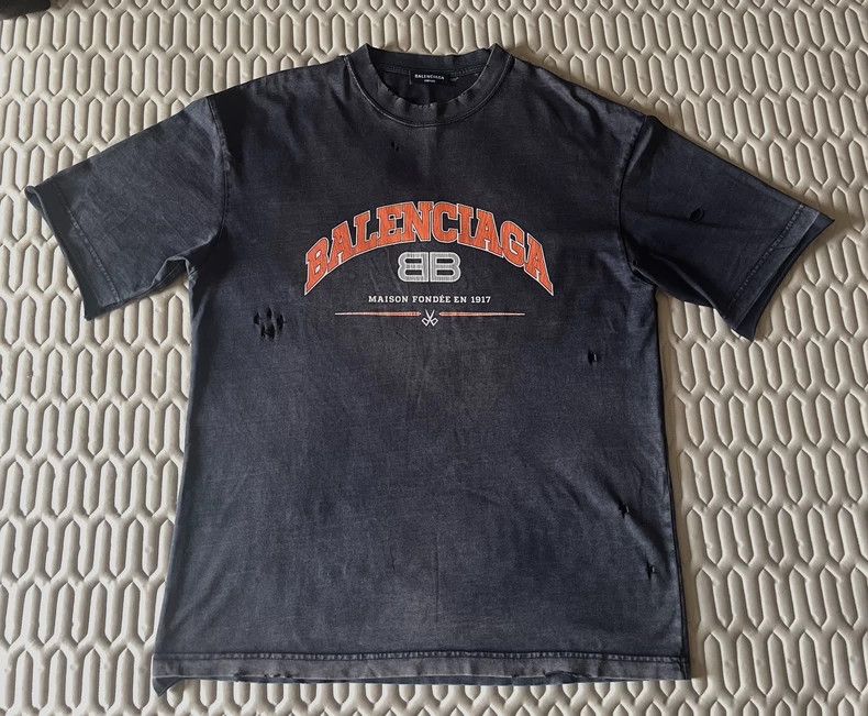 Balenciaga Balenciaga Knife to cut holes, wash scissors to make old T Size US XS / EU 42 / 0 - 1 Thumbnail