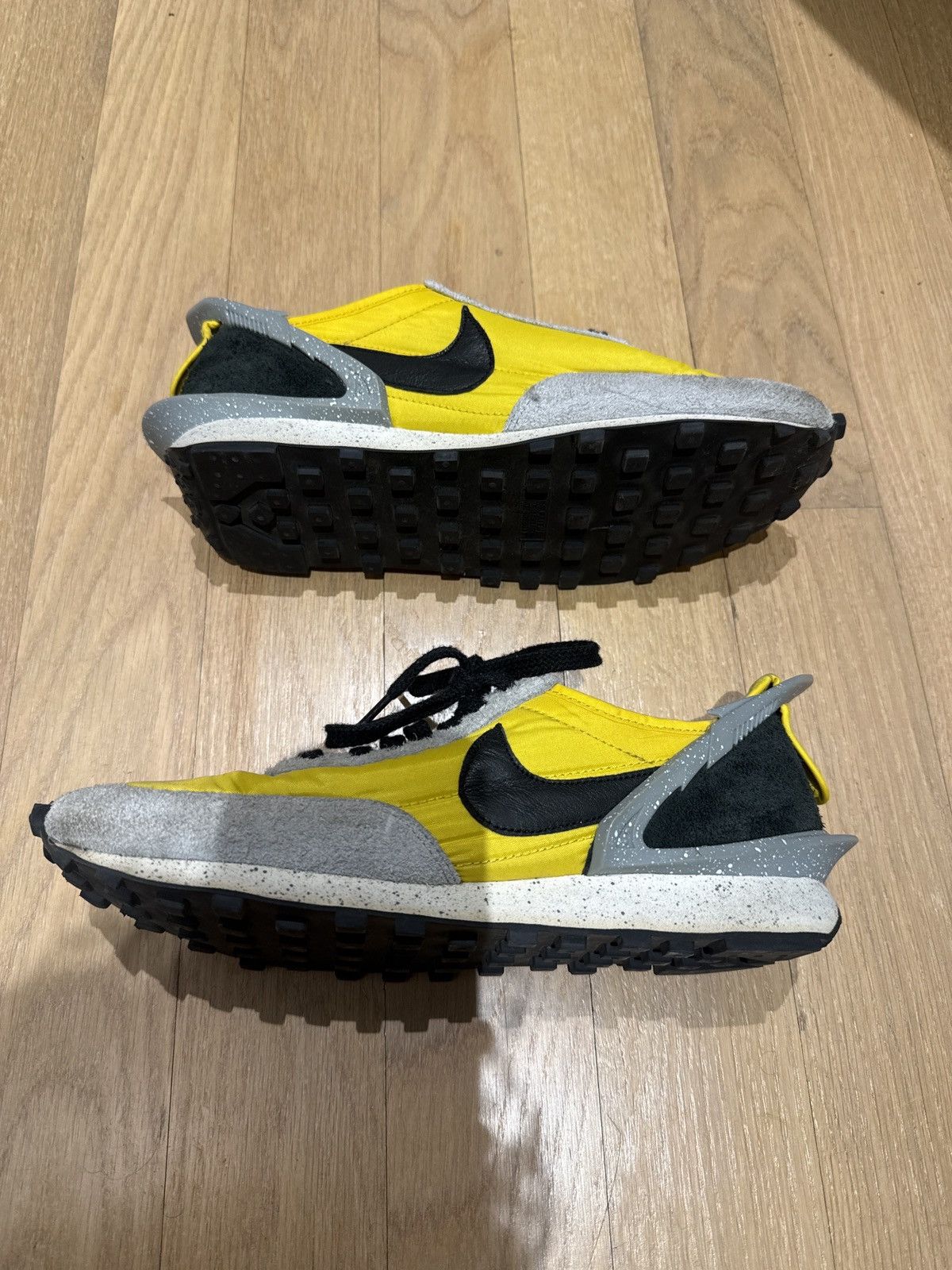 Nike × Undercover x Undercover Daybreak Jun Takahashi Yellow/Black – Size 9 Size US 9 / EU 42 - 2 Thumbnail