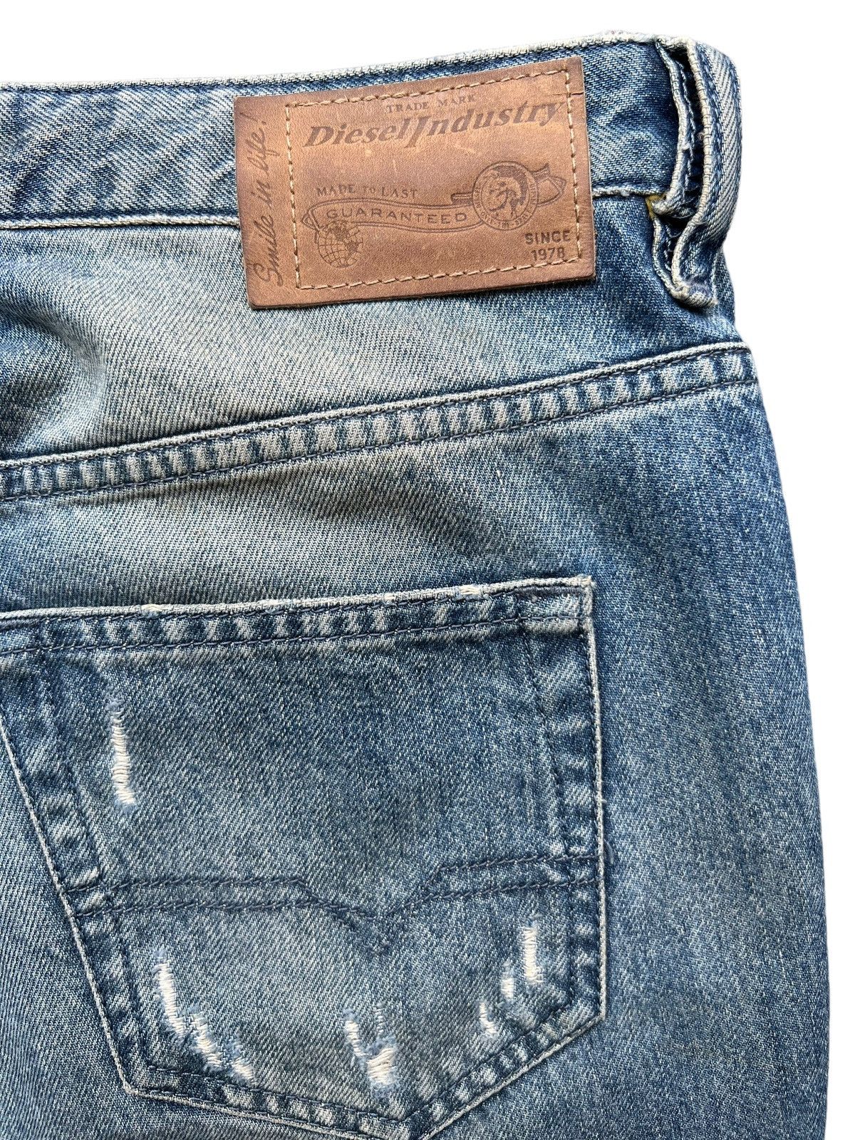 Diesel 💥Rare💥 Diesel Distressed Ripped Thrashed Denim Jeans 31x31.5 Size US 31 - 12 Thumbnail