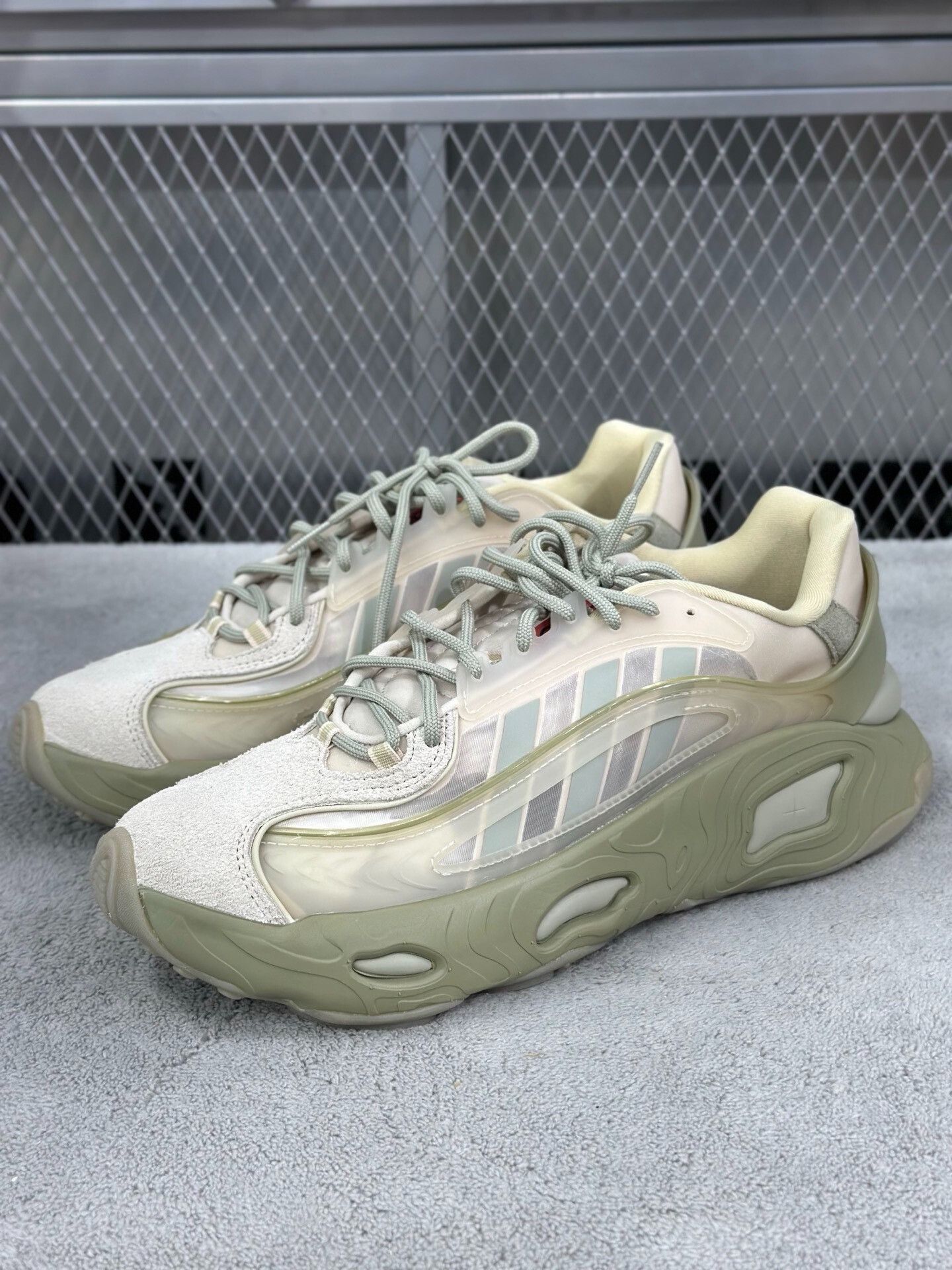 Adidas Adidas Gray Lowtop Sneakers 43 Men Size US 10 / EU 43 - 1 Thumbnail