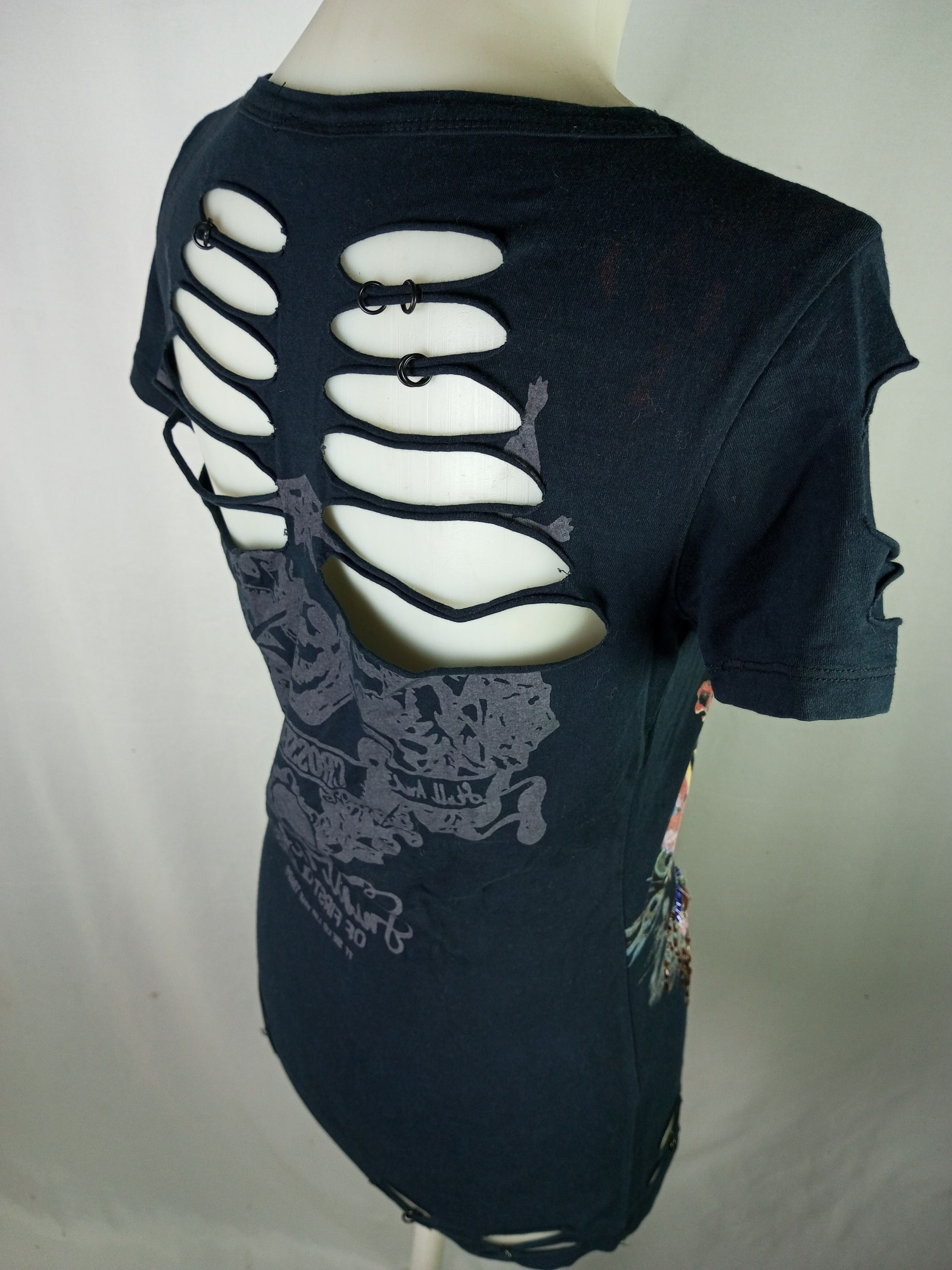 Japanese Brand Undefined Punk Distressed Skull Skeleton Tshirt Size M / US 6-8 / IT 42-44 - 13 Thumbnail