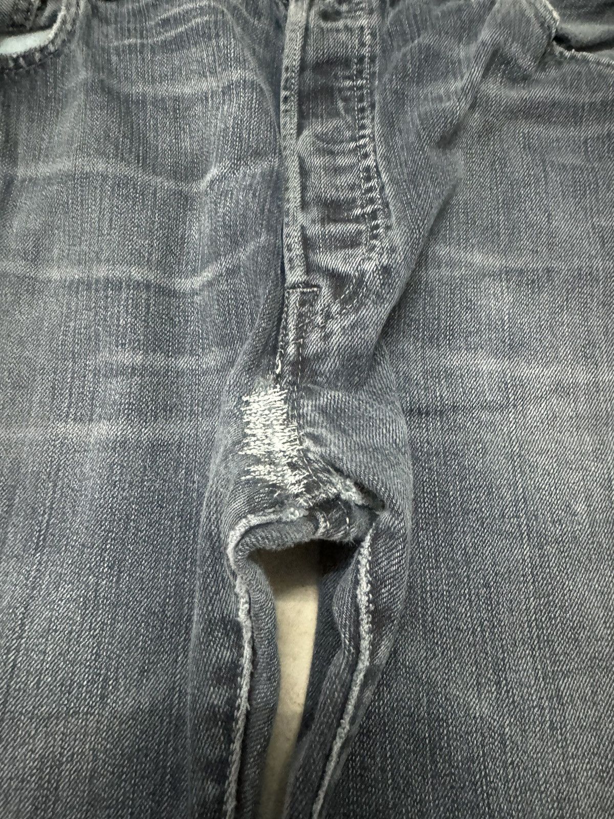 Levi's × Levi's Vintage Clothing × Vintage Vintage Levi’s 501 Distressed Blue Denim Jeans 34x35 Size US 34 / EU 50 - 4 Thumbnail