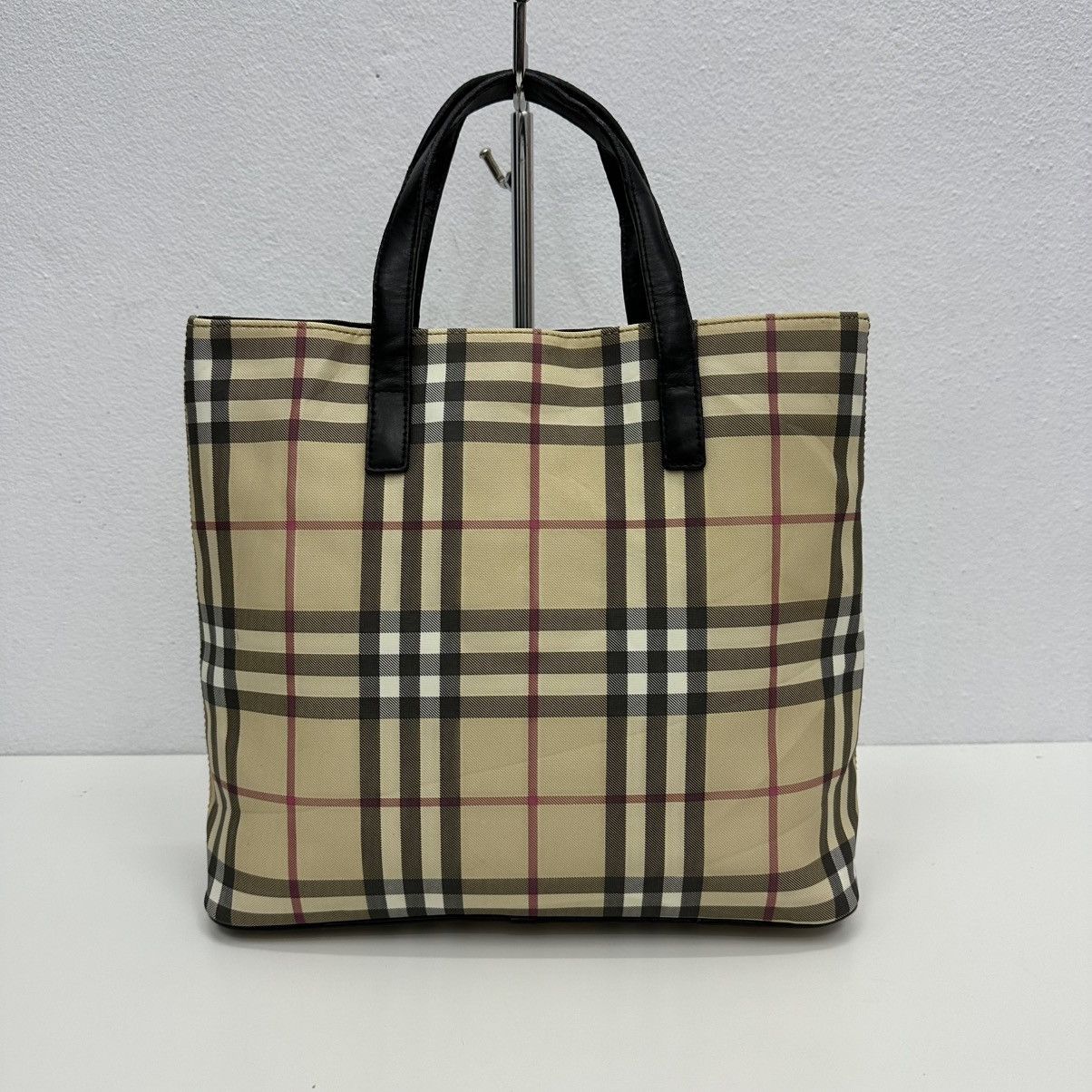 Burberry ‼️YES‼️ AUTHENTIC BURBERRY LONDON NOVA CHECK HAND TOTE BAG Size ONE SIZE - 3 Thumbnail
