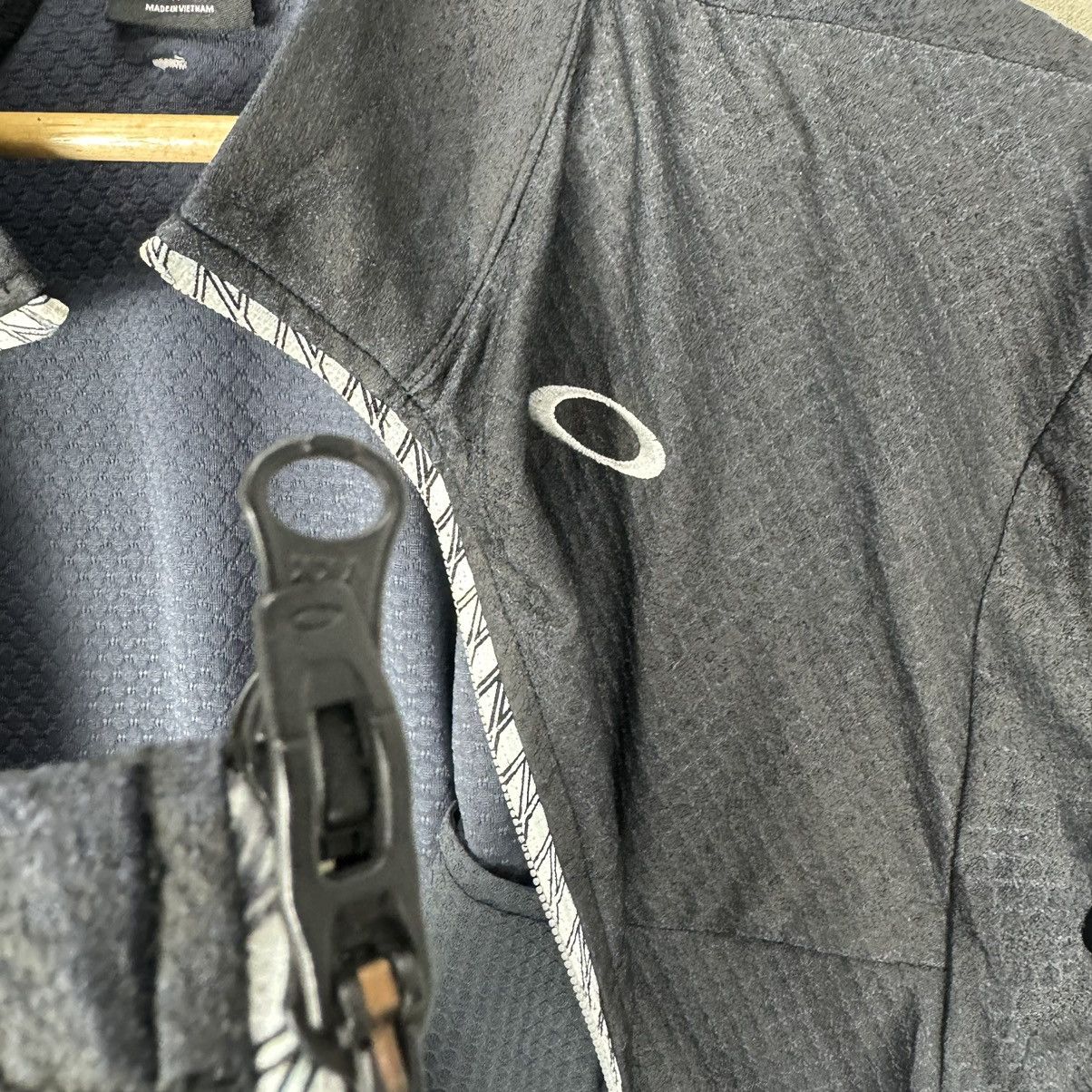 Oakley 🔥OAKLEY PERFORMANCE FIT SURVIVAL LIGHT ZIPPER JACKET Size US M / EU 48-50 / 2 - 7 Thumbnail