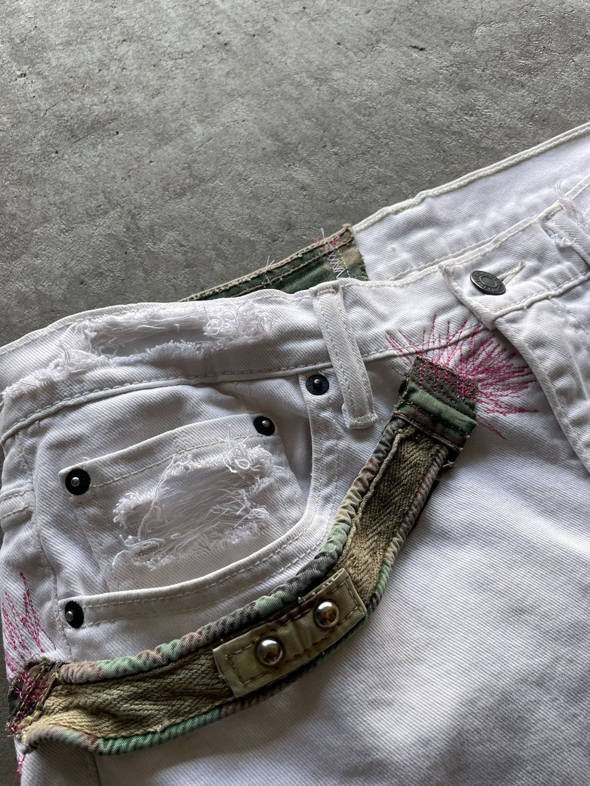 Levi's Custom 1of1 White X Camo flared Jeans Size US 33 - 5 Thumbnail