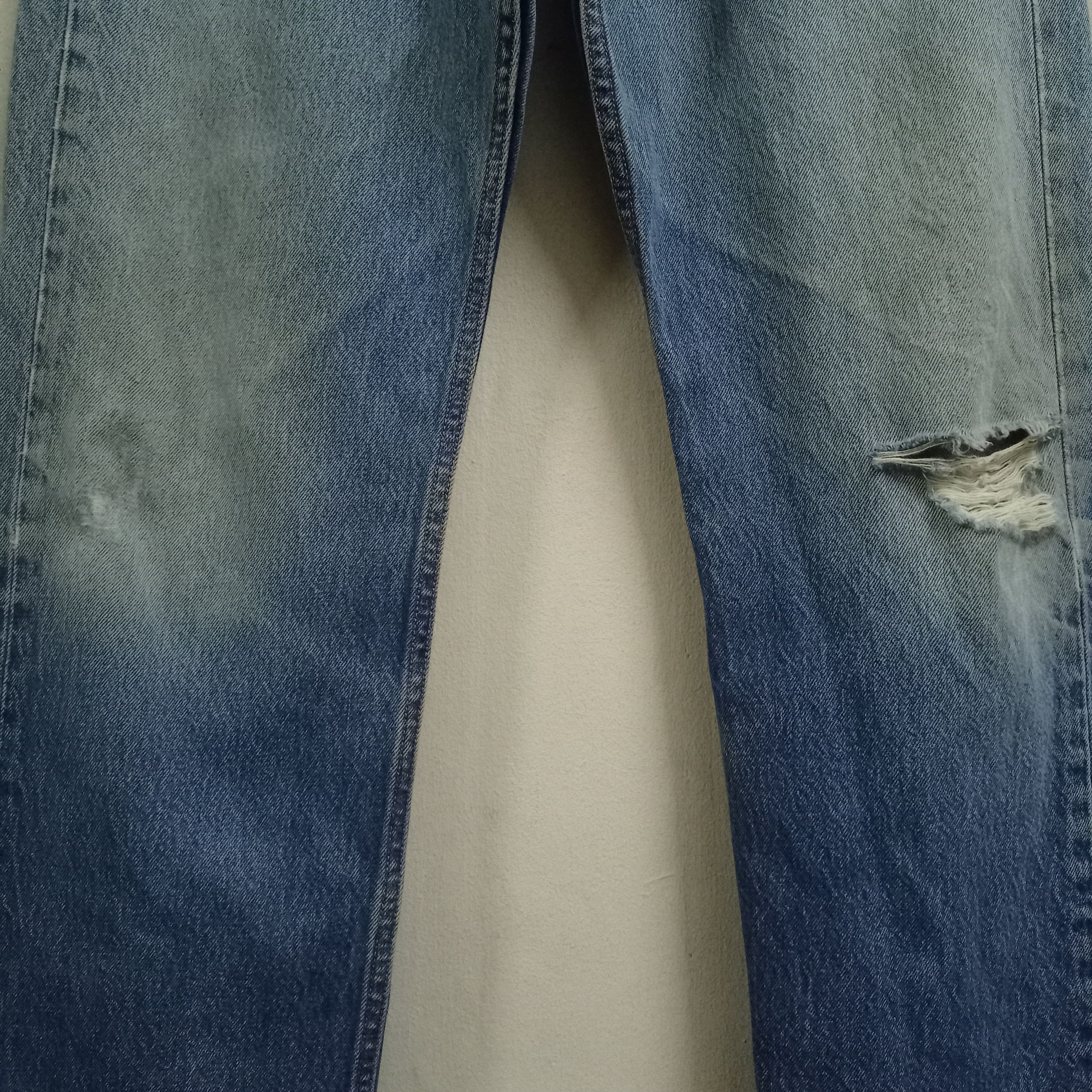 Levi's Vintage 90s Levis 501 Blue Wash Ripped Style Baggy Jeans Size US 32 / EU 48 - 5 Thumbnail