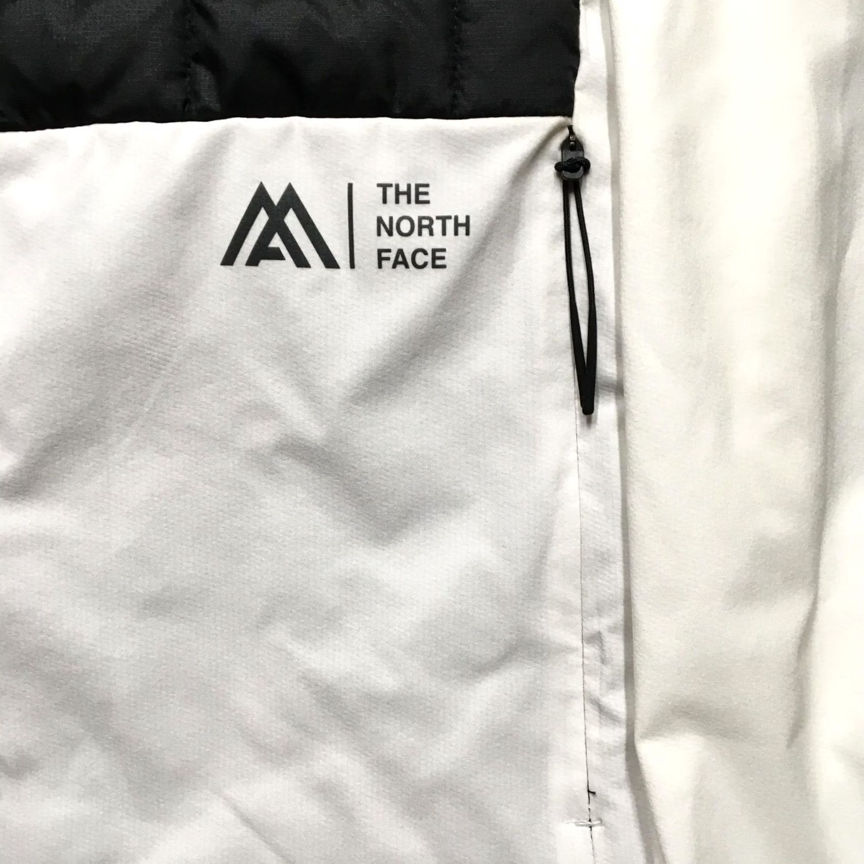 The North Face The North Face ThermoBall Eco Jacket Mens L White Black Hooded Puffer Zip Front Zip Hem Lined Quilted Logo Front Pockets Hiking Winter Regular Fit Size US L / EU 52-54 / 3 - 3 Thumbnail