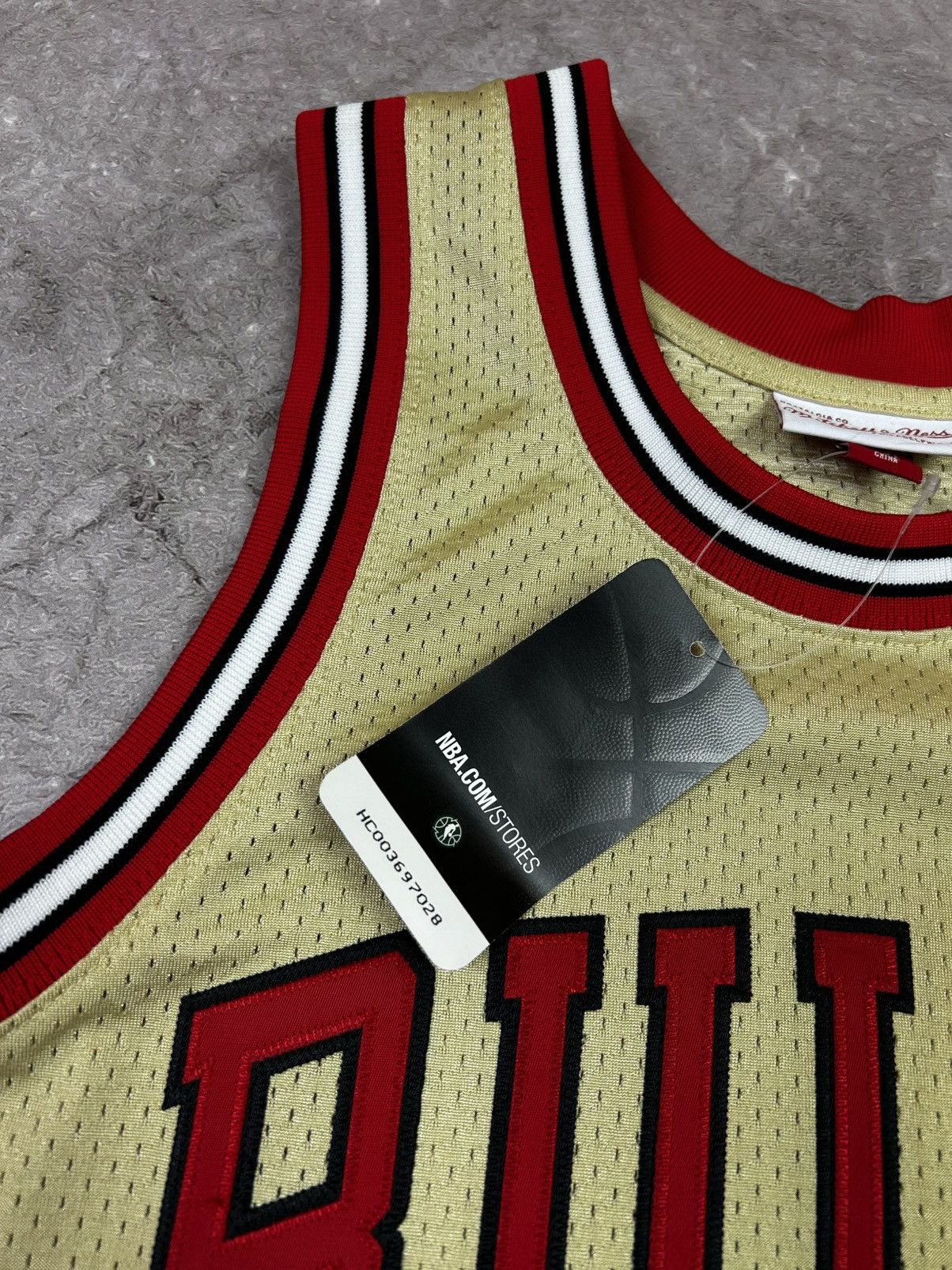 Mitchell & Ness Mitchell & Ness Chicago Bulls Swingman Jersey in Gold Jordan Size US S / EU 44-46 / 1 - 4 Thumbnail